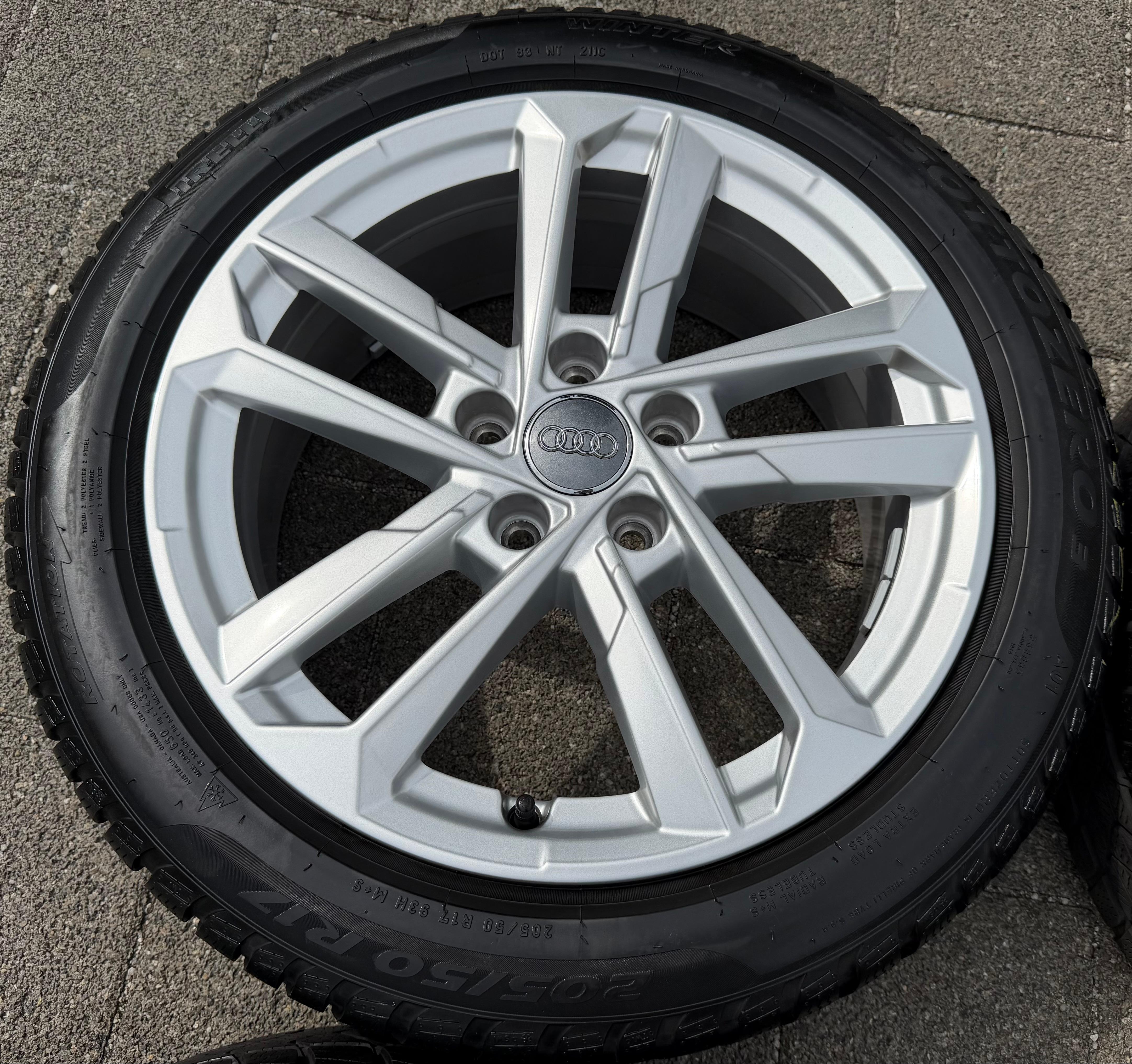4 Original 17" Alu Winterräder Audi A3 S3 8V 8Y0601025L 205/50R17 93H Pirelli