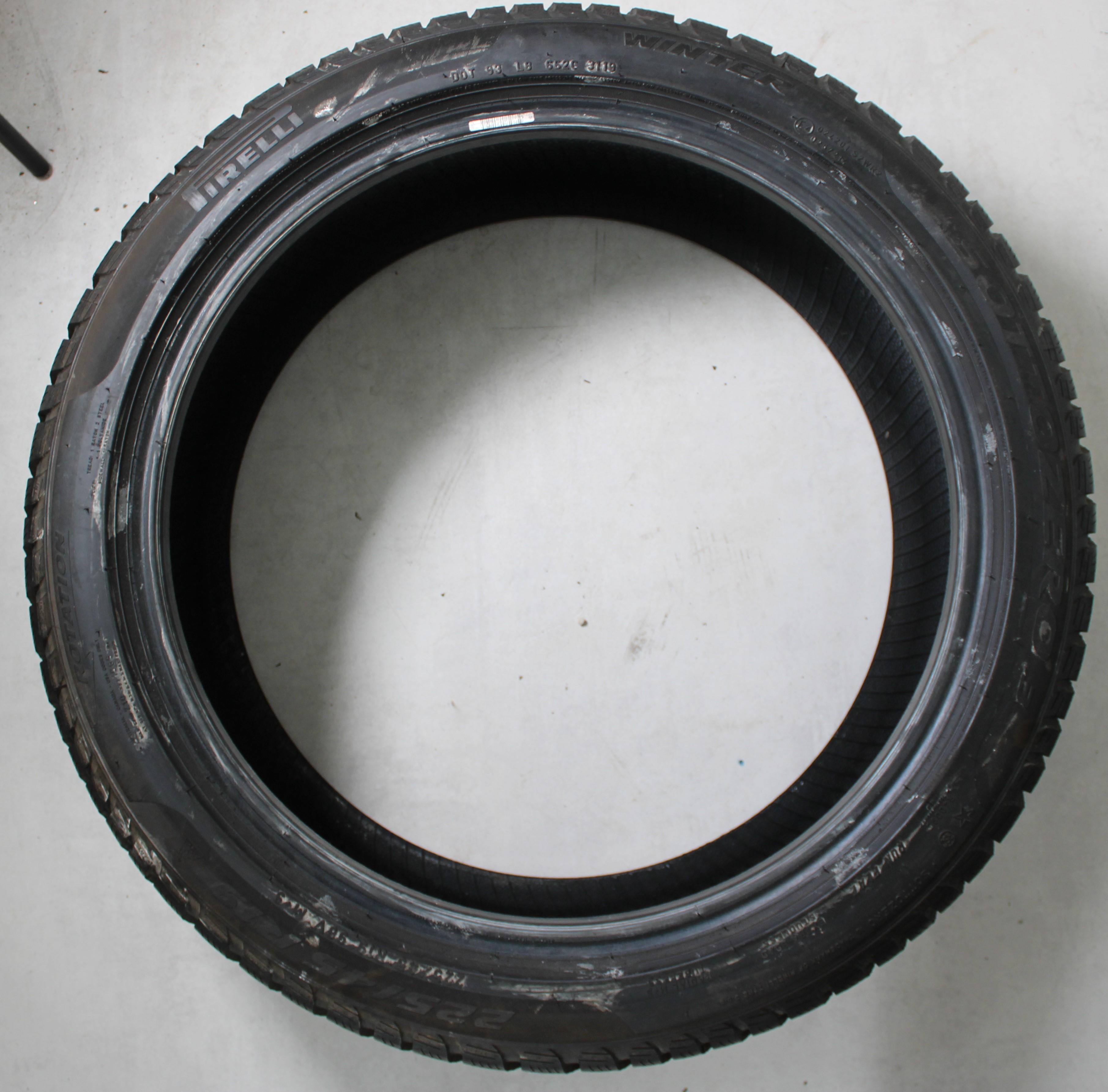 4 x 225/45R19 96V Winterreifen Pirelli Sottozero 3 Runflat 7mm 2019 *