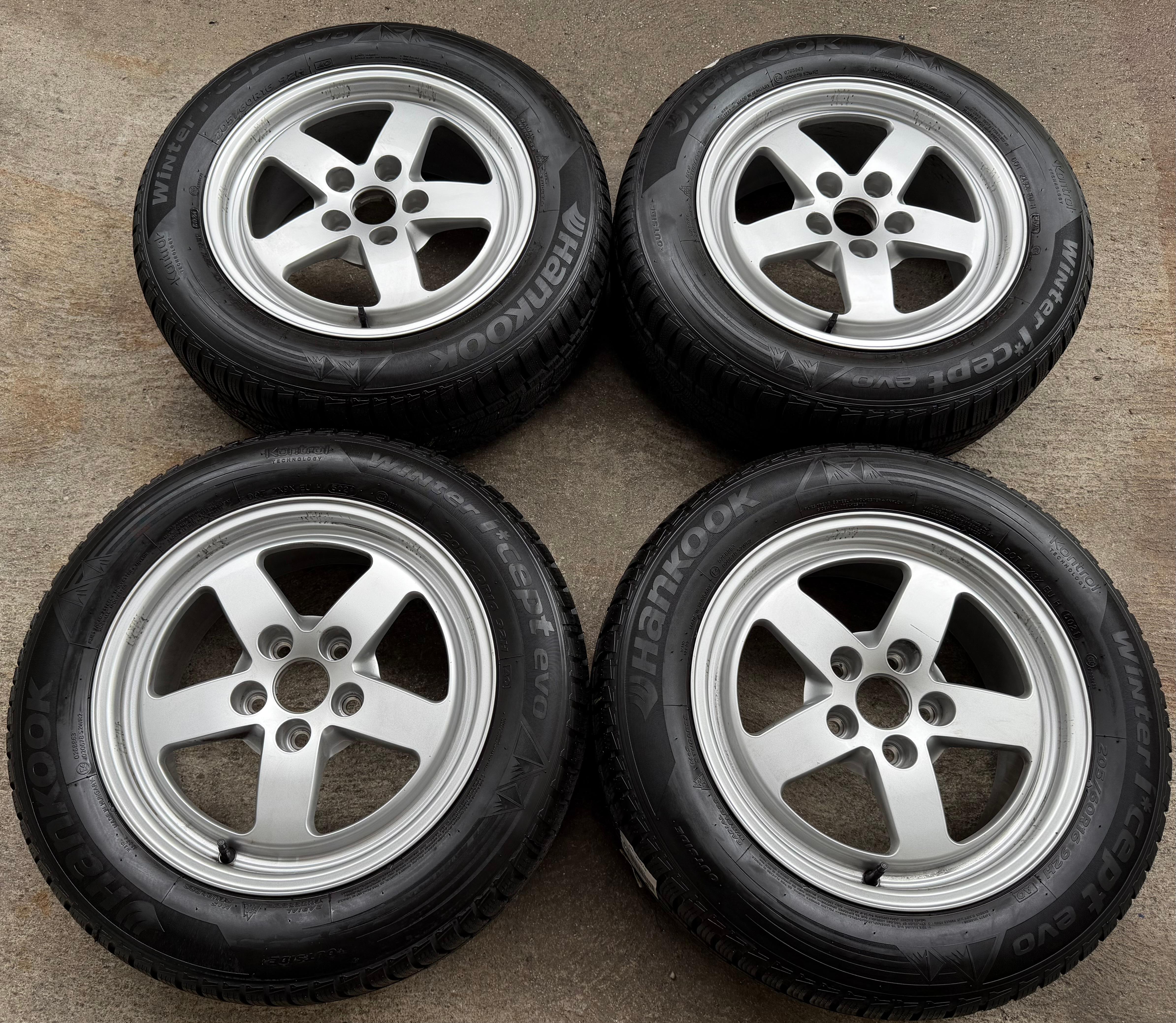 4 Original Alu Winterräder Audi A4 B9 8W 205/60R16 92H 8W0601025 Hankook