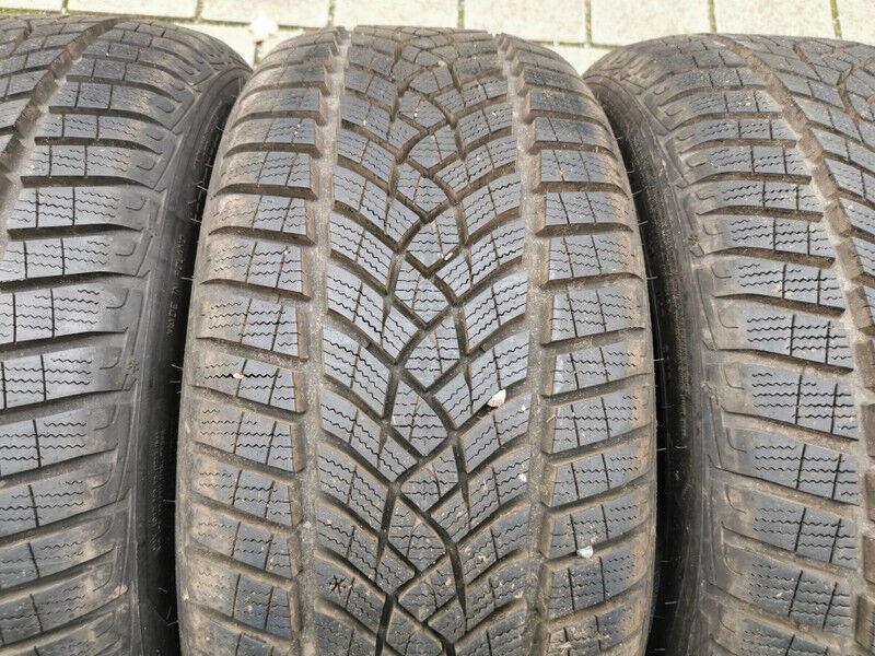 4 x 215/45R16 90V Winterreifen Goodyear Ultra Grip Performance 8mm 2018