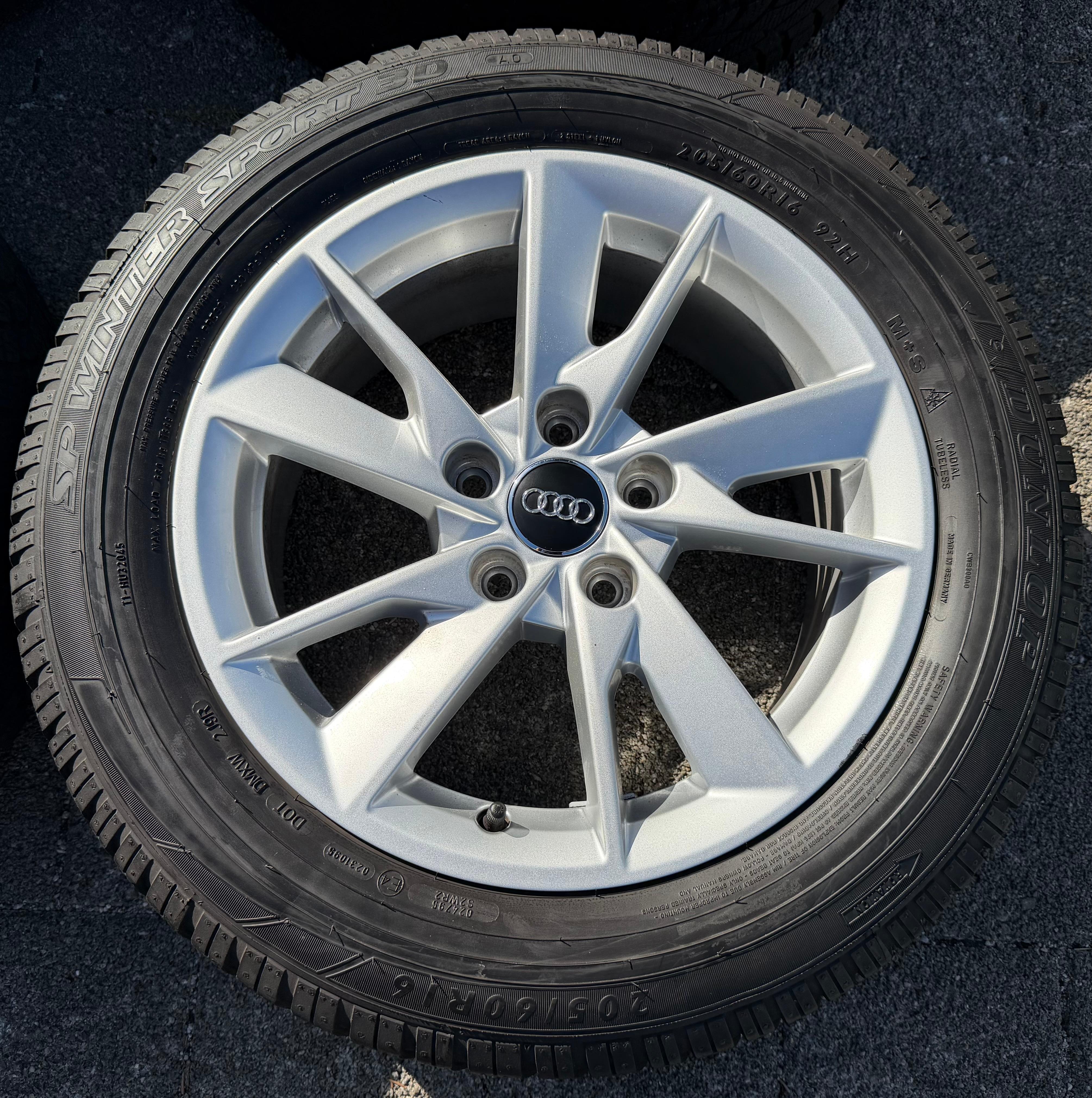 4 ruedas de invierno de aleación originales Audi A4 8W B9 8W0601025A 205/60R16 92H Dunlop