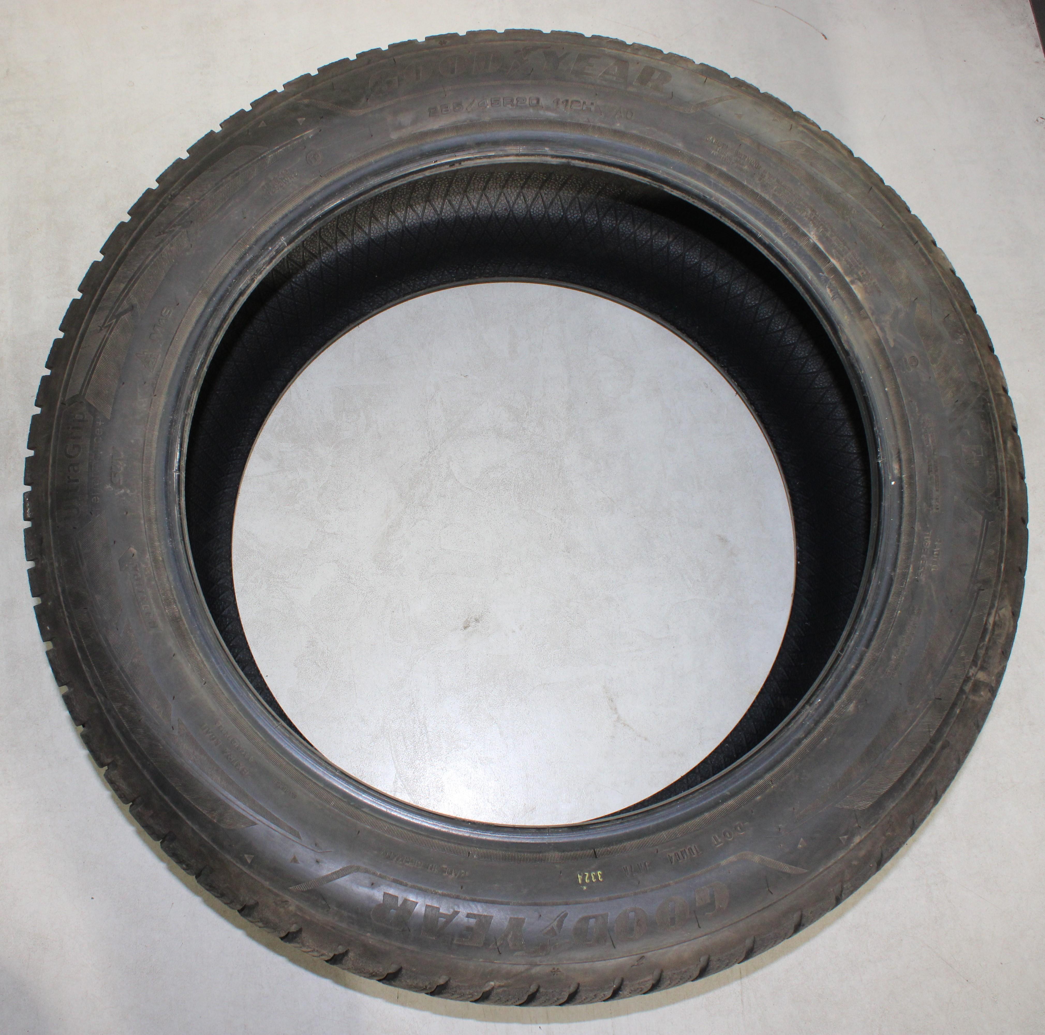 2 x 285/45R20 112H pneumatici invernali Goodyear Ultra Grip Performance + SUV AO 5,5-6mm 2024