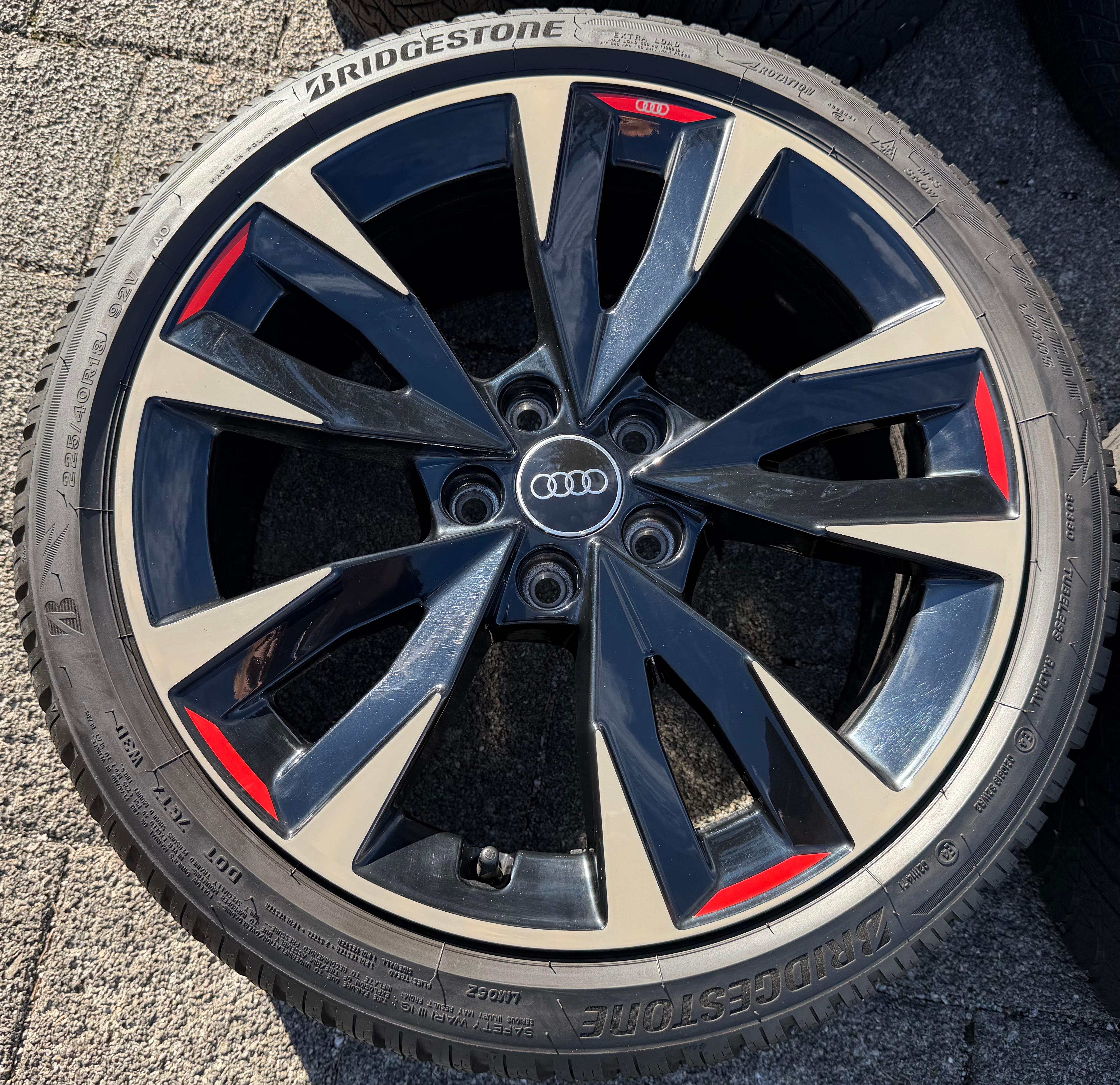 4 Original 18" Alufelgen Audi A3 S3 8Y 8Y0071498 8x18 ET46