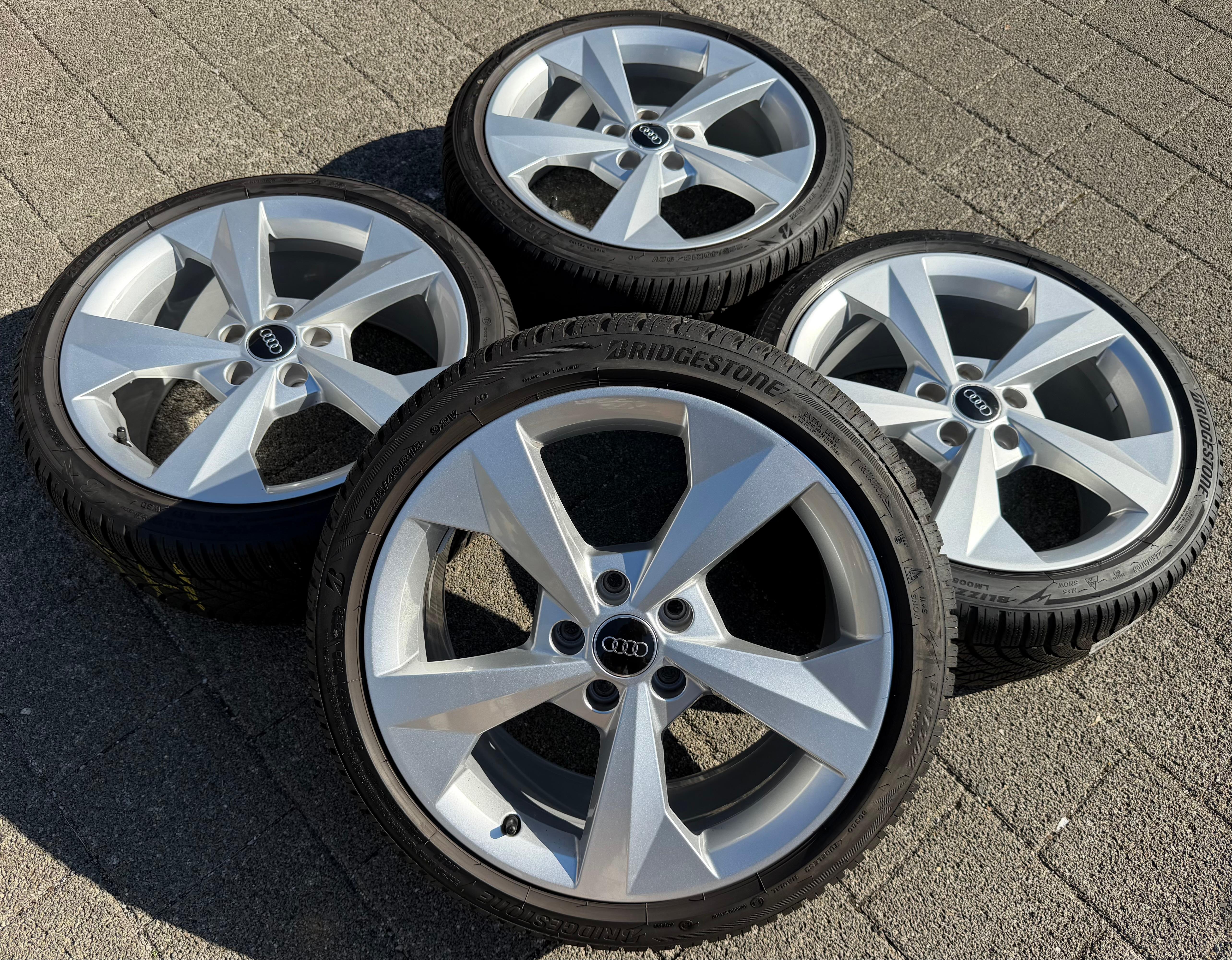 4 Original 18" Alu Winterräder Audi A3 S3 8Y 8Y0601025J 225/40R18 92V Bridgestone 2022
