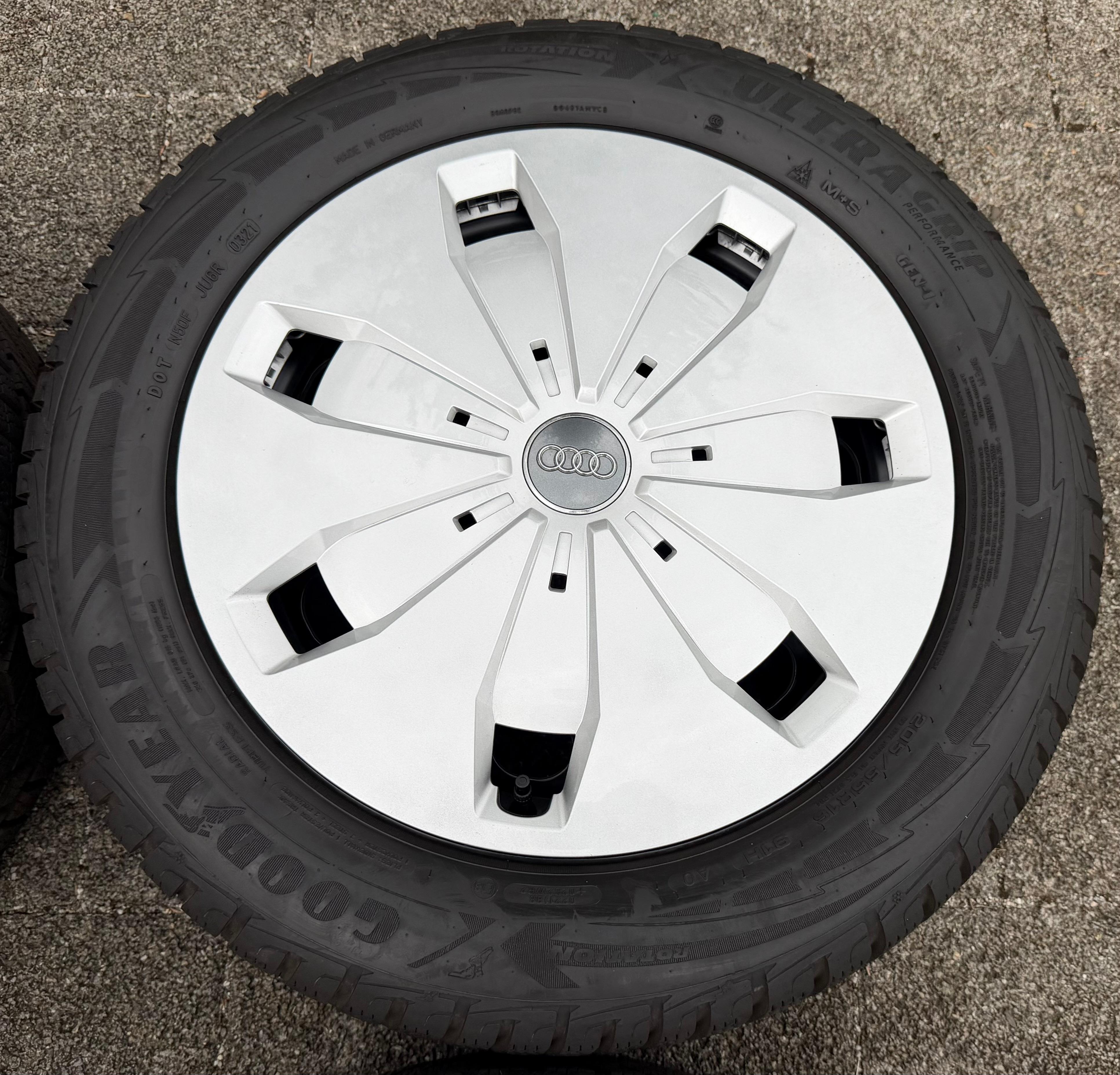 4 Winterräder Audi A3 8V Sportback Cabrio  205/55R16 91H Goodyear 8V0601027A 2021