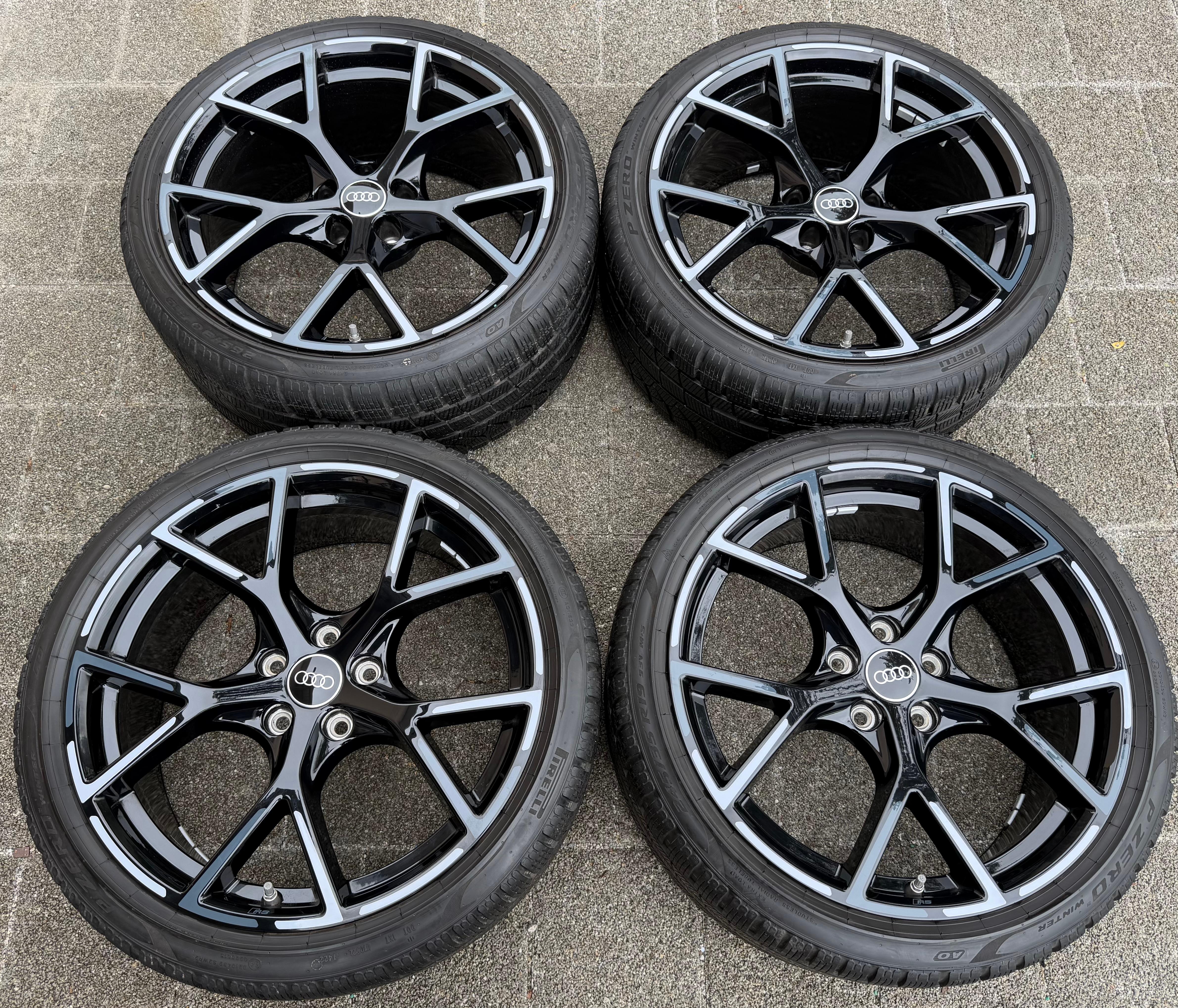 4 Original 19" Alu Winterräder Audi RS3 8Y 8Y0601025BQ 8Y0601025BP Pirelli