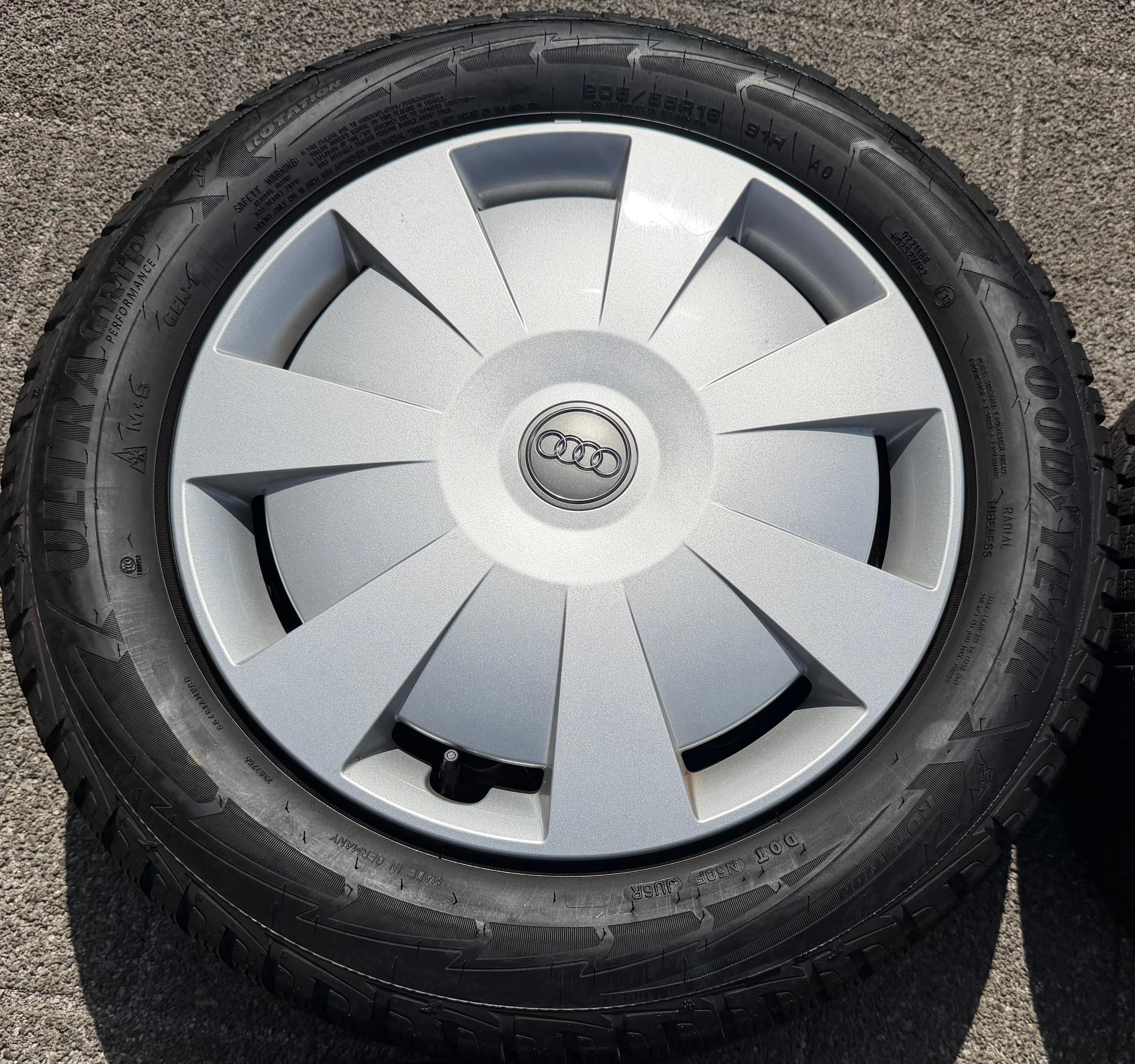 4 Winterräder Audi A3 8V Sportback Cabrio  205/55R16 91H Goodyear 8V0601027A 2021