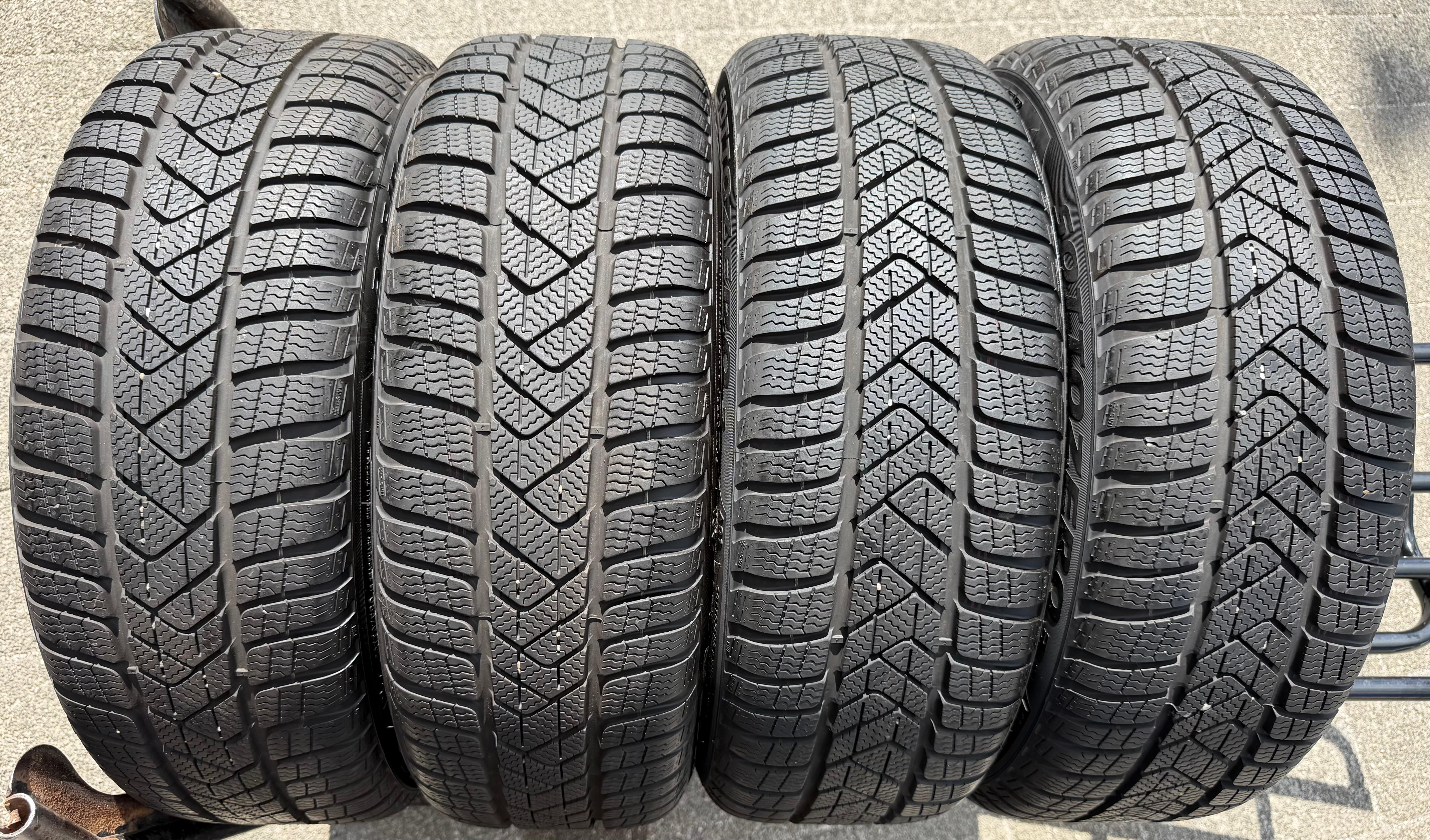 4 ruote in lega originali da 17" invernali Audi A3 S3 8Y 8Y0601025L 205/50R17 93H Pirelli