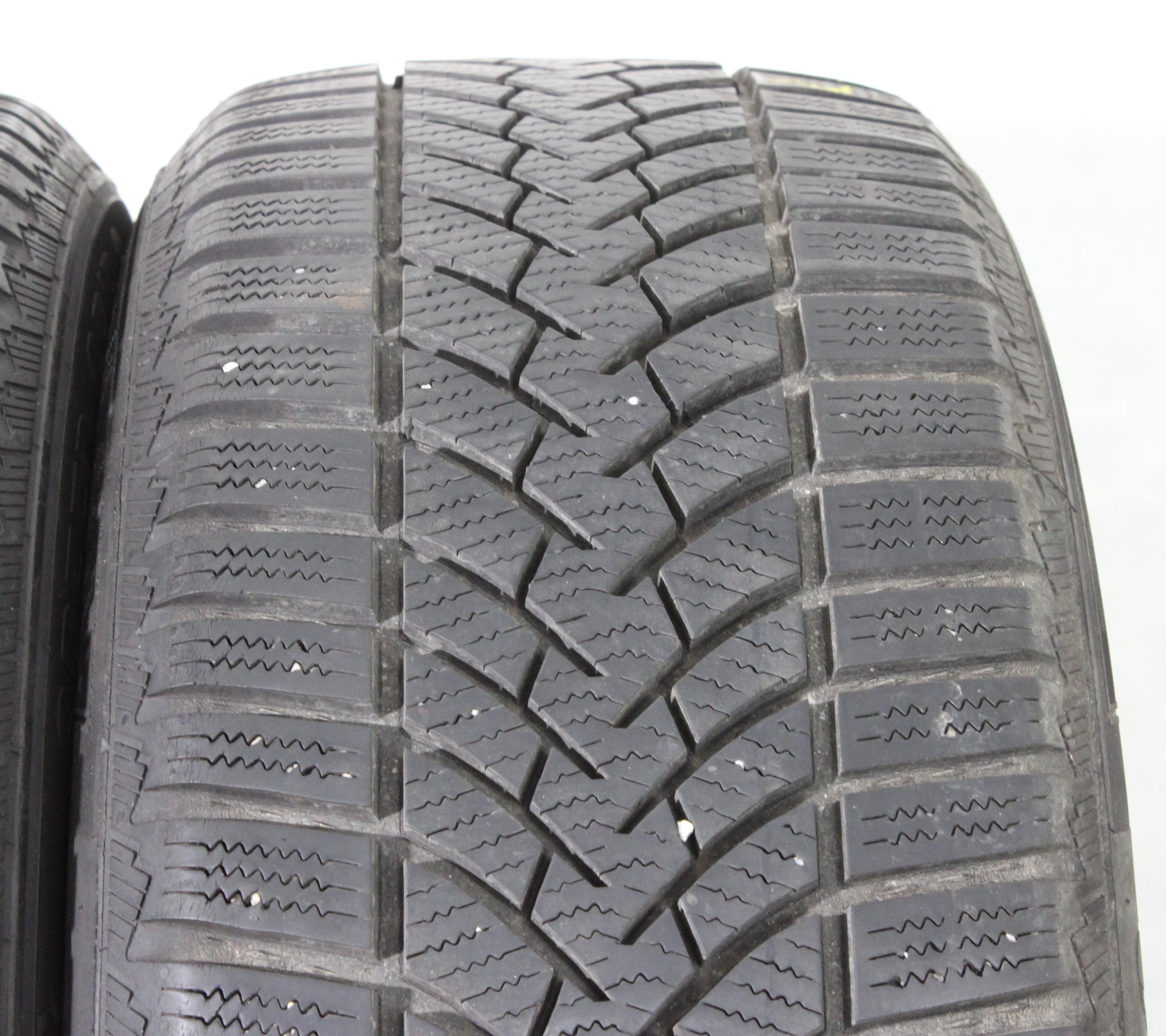 2 x 215/55R17 98V pneus hiver Semperit Speed-Grip 3 avec 6 à 6,5 mm au centre et 5,5 à 6 mm sur les épaules. 2020 XL