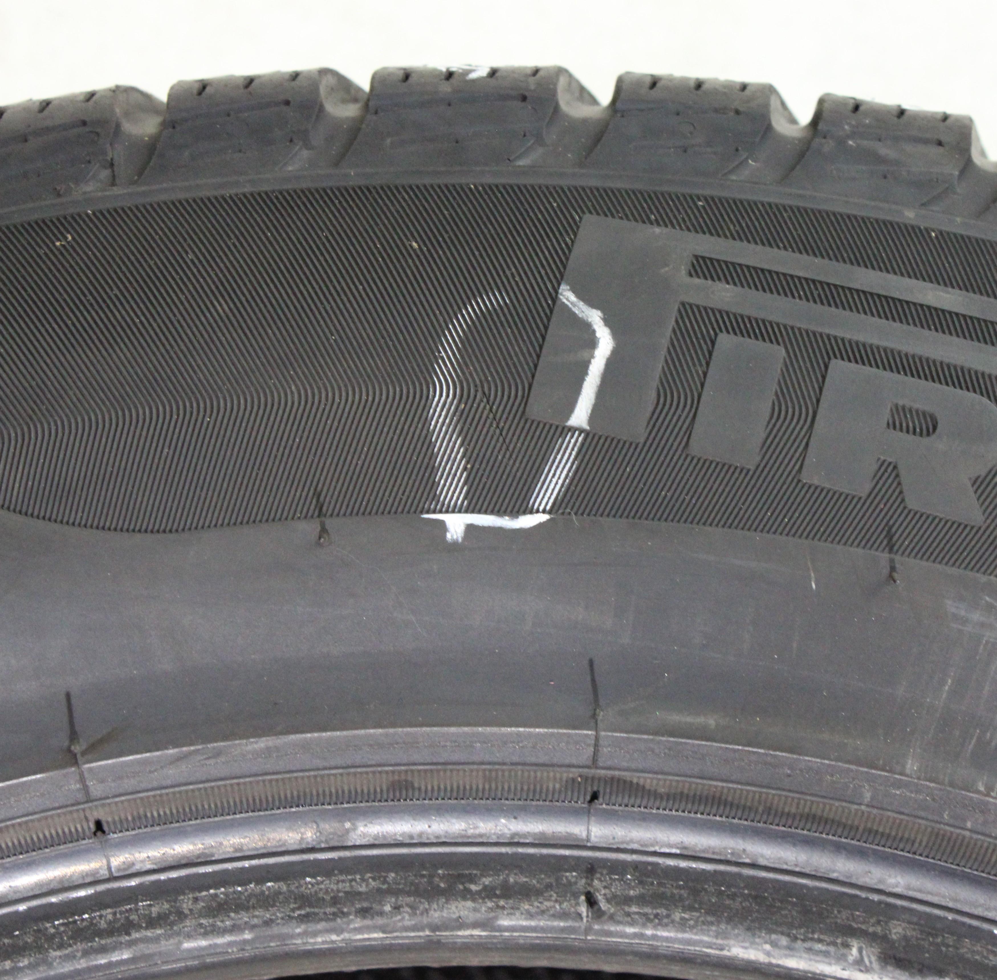 4 x 235/55R17 103V pneus hiver Pirelli Sottozero 3 4mm 2020