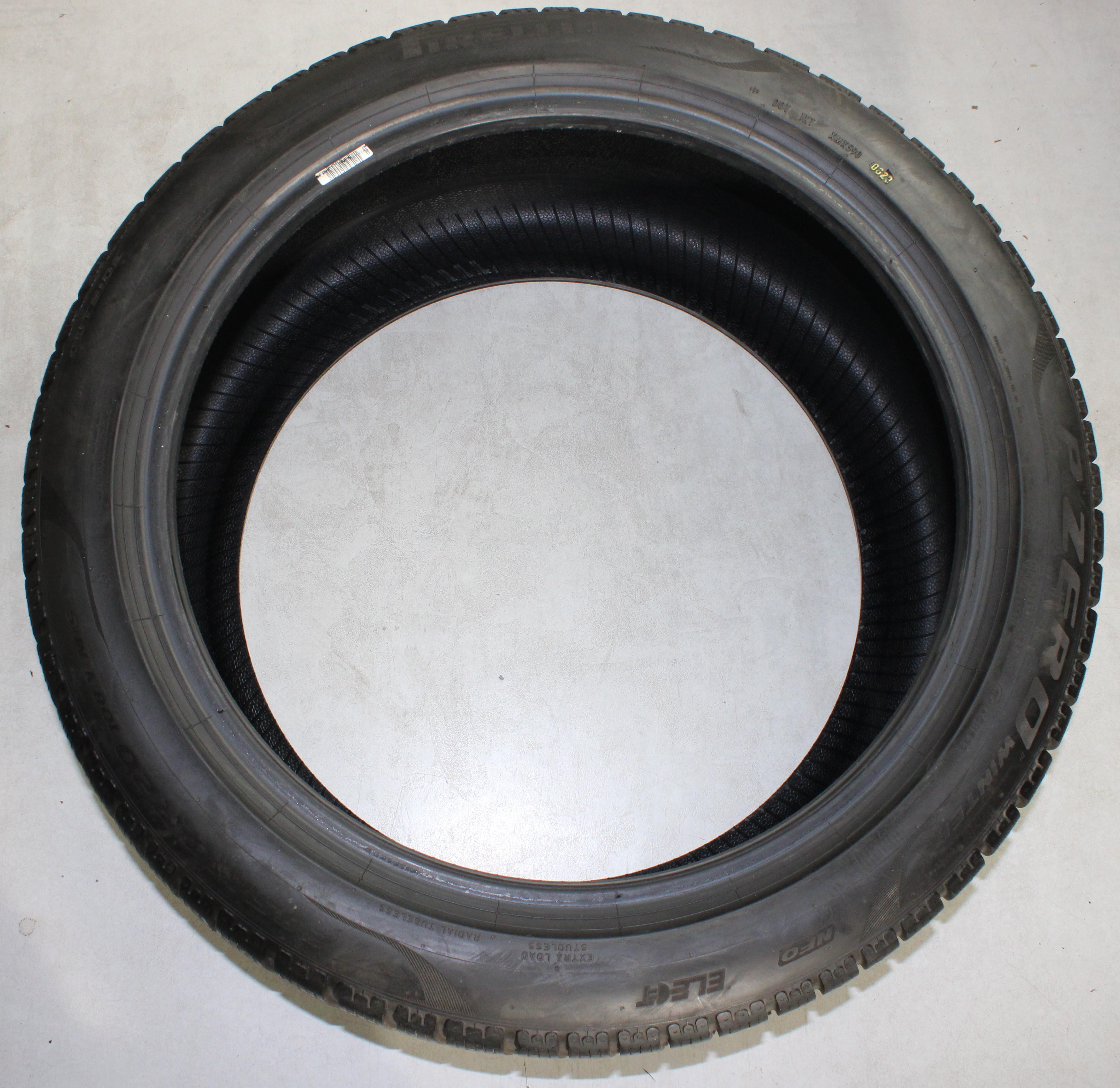 2 x 285/40R20 108V pneumatici invernali Pirelli Pzero Winter NF0 Elect 1x4,5-5mm/1x5-5,5mm 2023