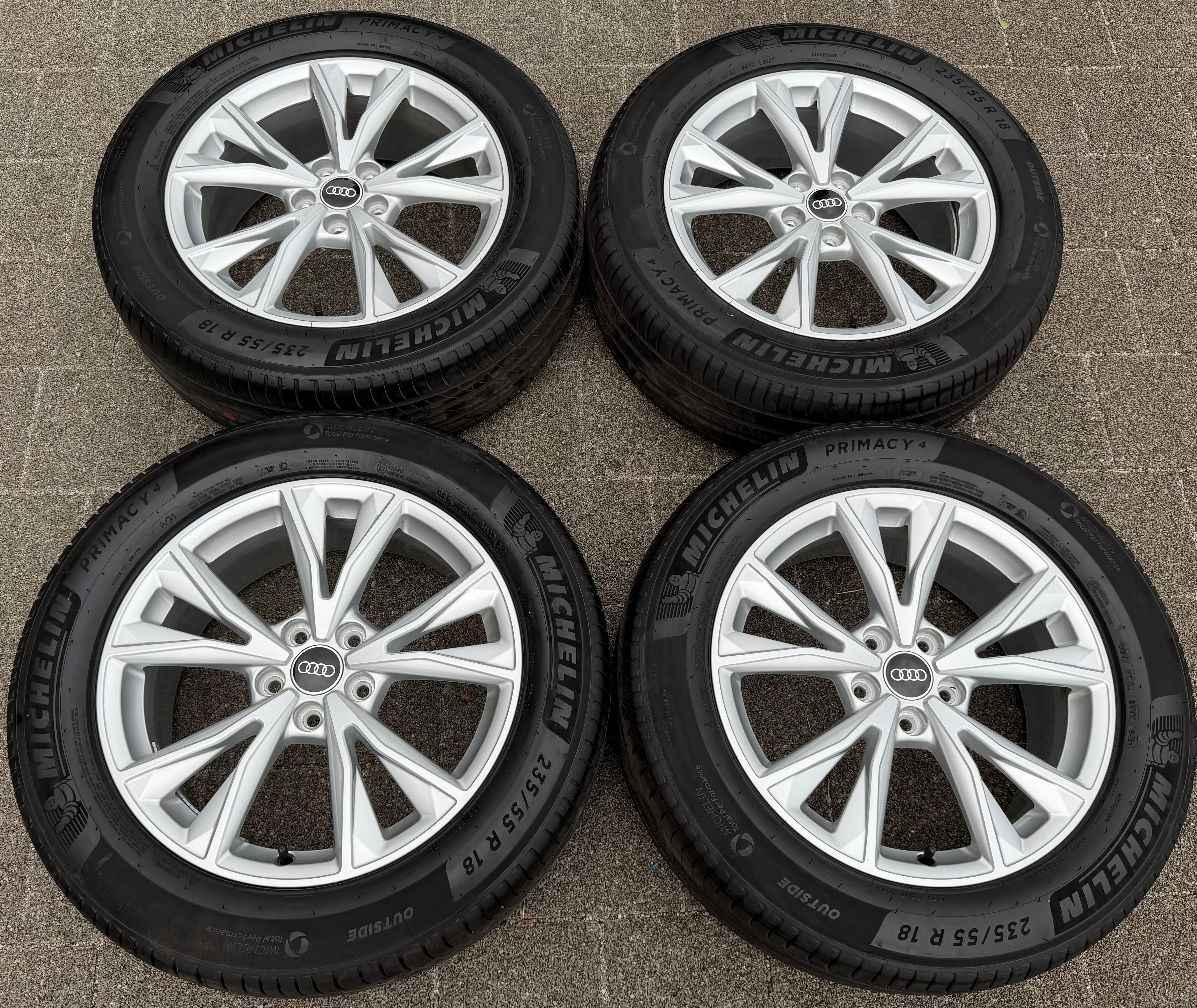 4 Original 18" Alu Sommerräder Audi Q3 F3 83A 83A601025H 235/55R18 100V Michelin
