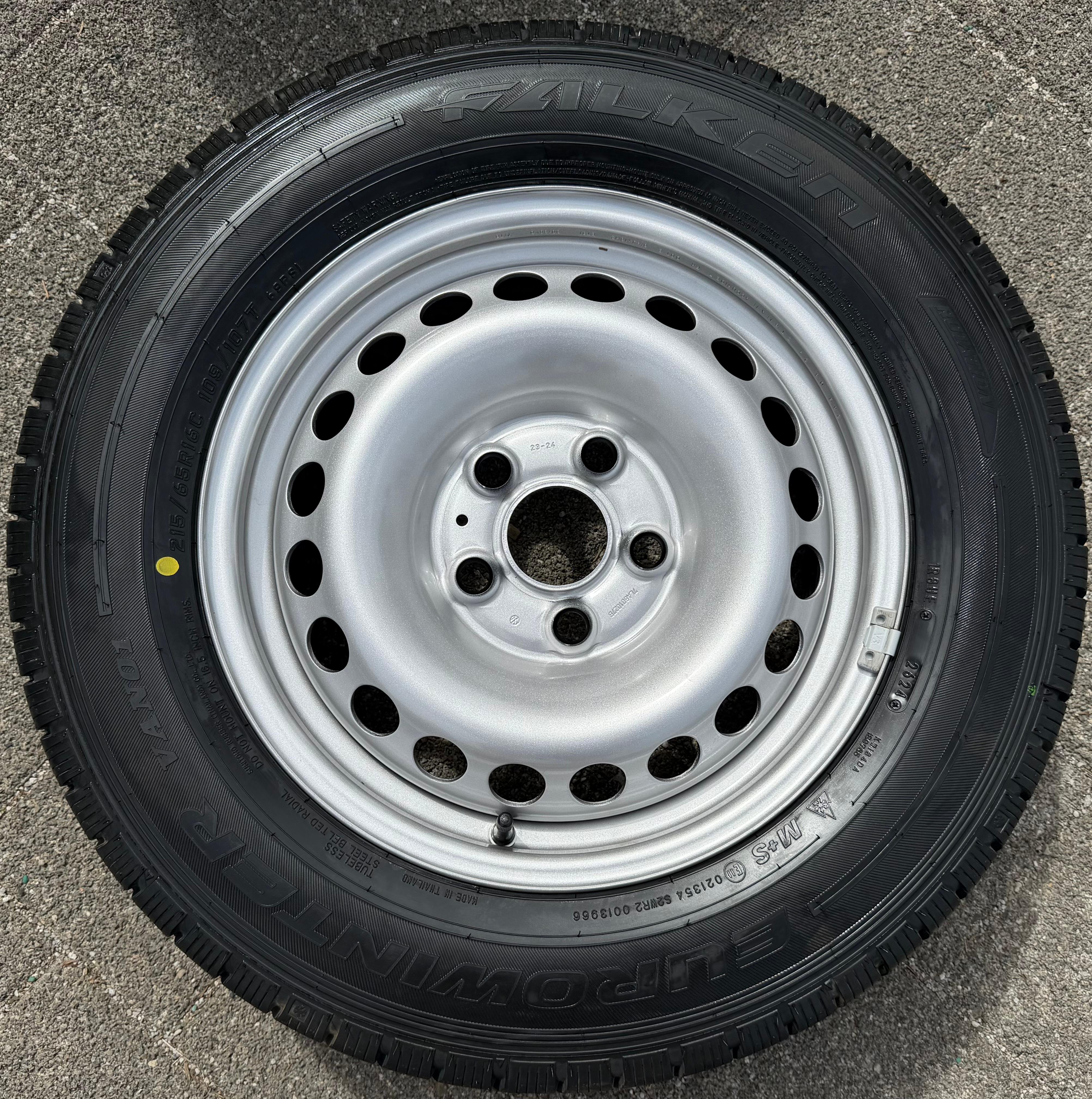 1X Winterrad VW Bus T5 T6 215/65R16C 109/107R Falken Eurowinter VAN01 NEU Winterreifen