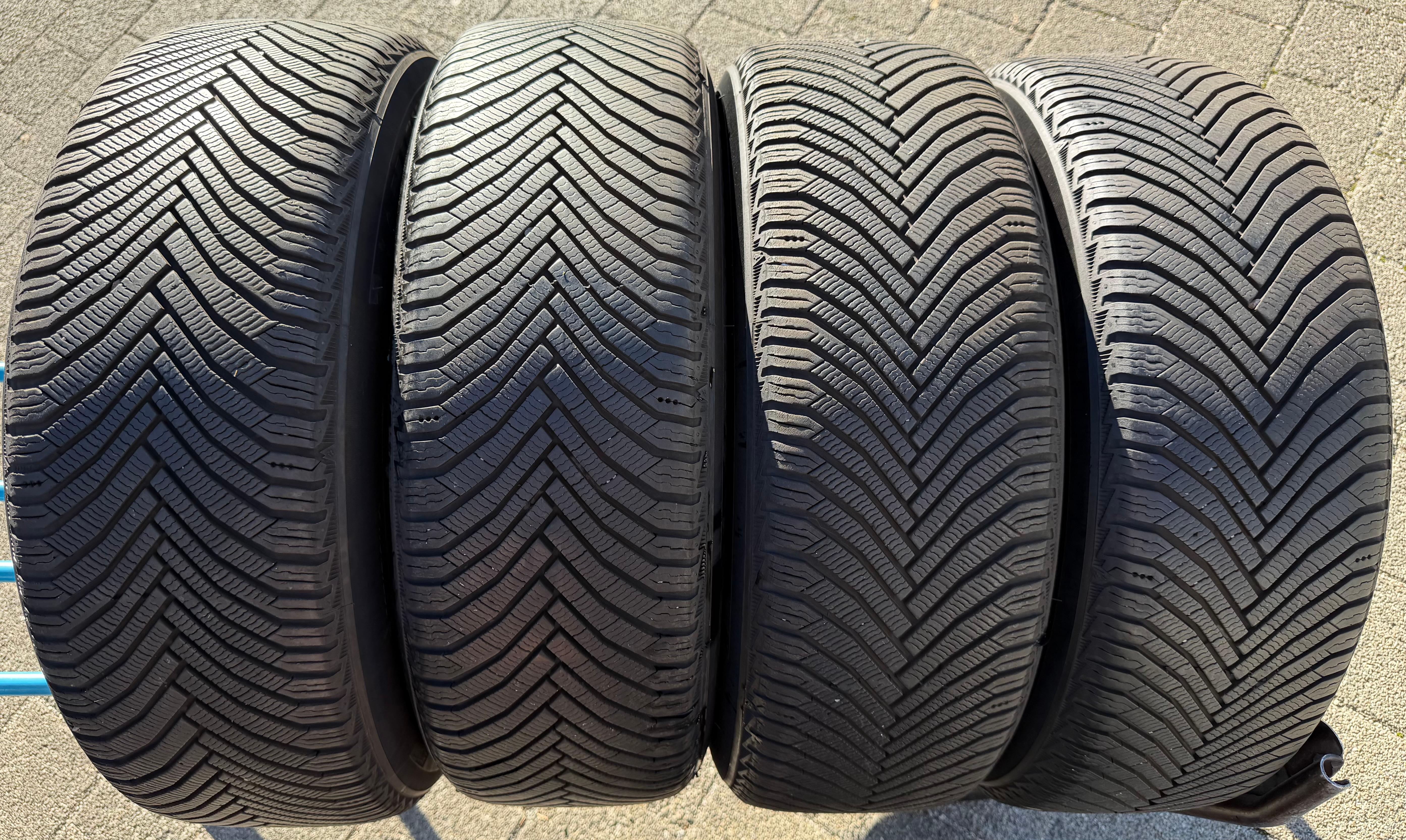 4 ruedas de invierno de aleación originales de 18" Volvo XC60 II 31423851 235/60R18 107H Michelin 2025