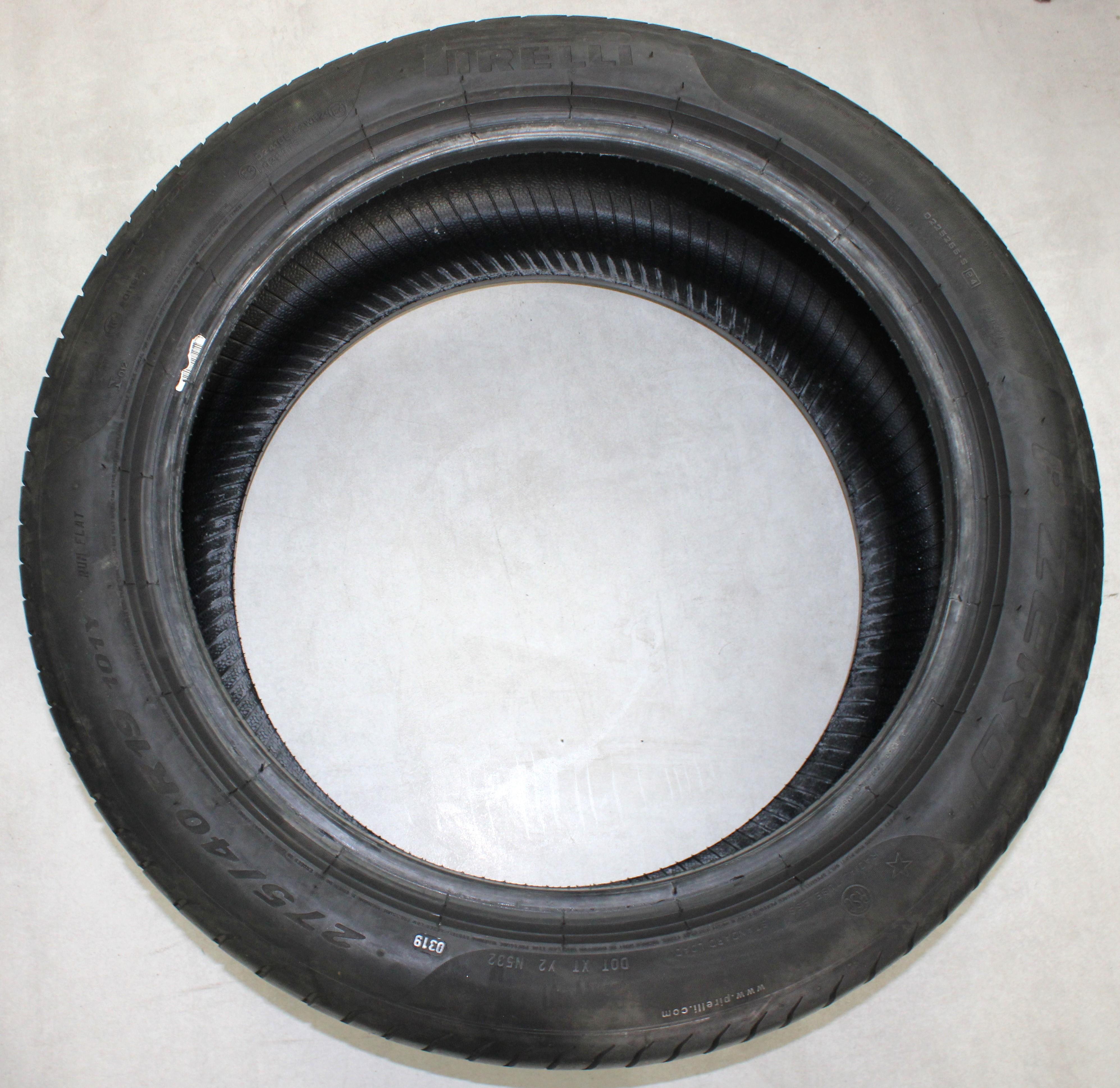 2 x 275/40R19 101Y Sommerreifen Pirelli PZero Runflat in der Mitte 3,5-4mm und auf den Schultern 5mm. 2019 *