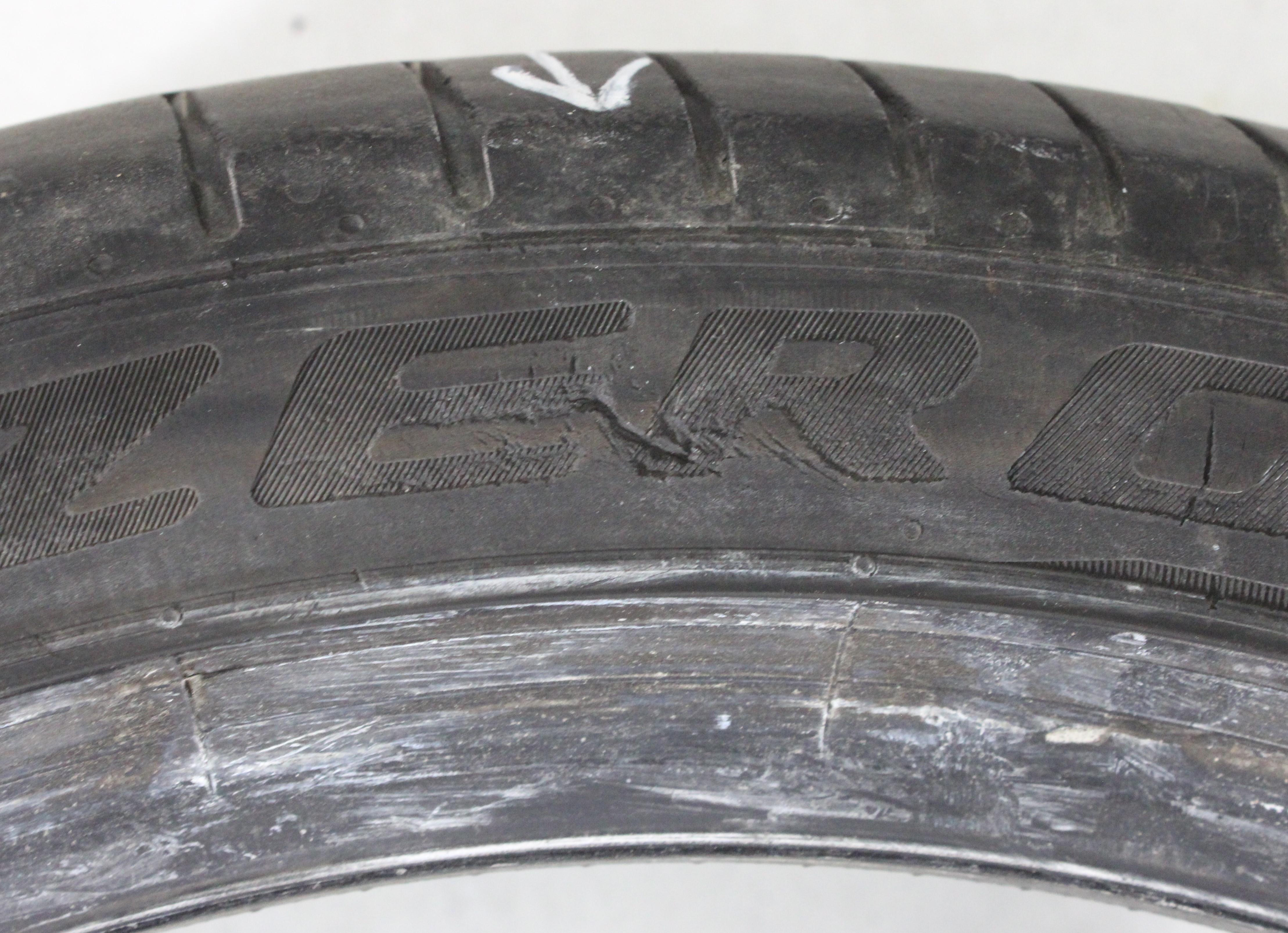 2 x 245/40R19 98Y zomerbanden Pirelli Pzero PZ4 * 4,5-5mm 2020