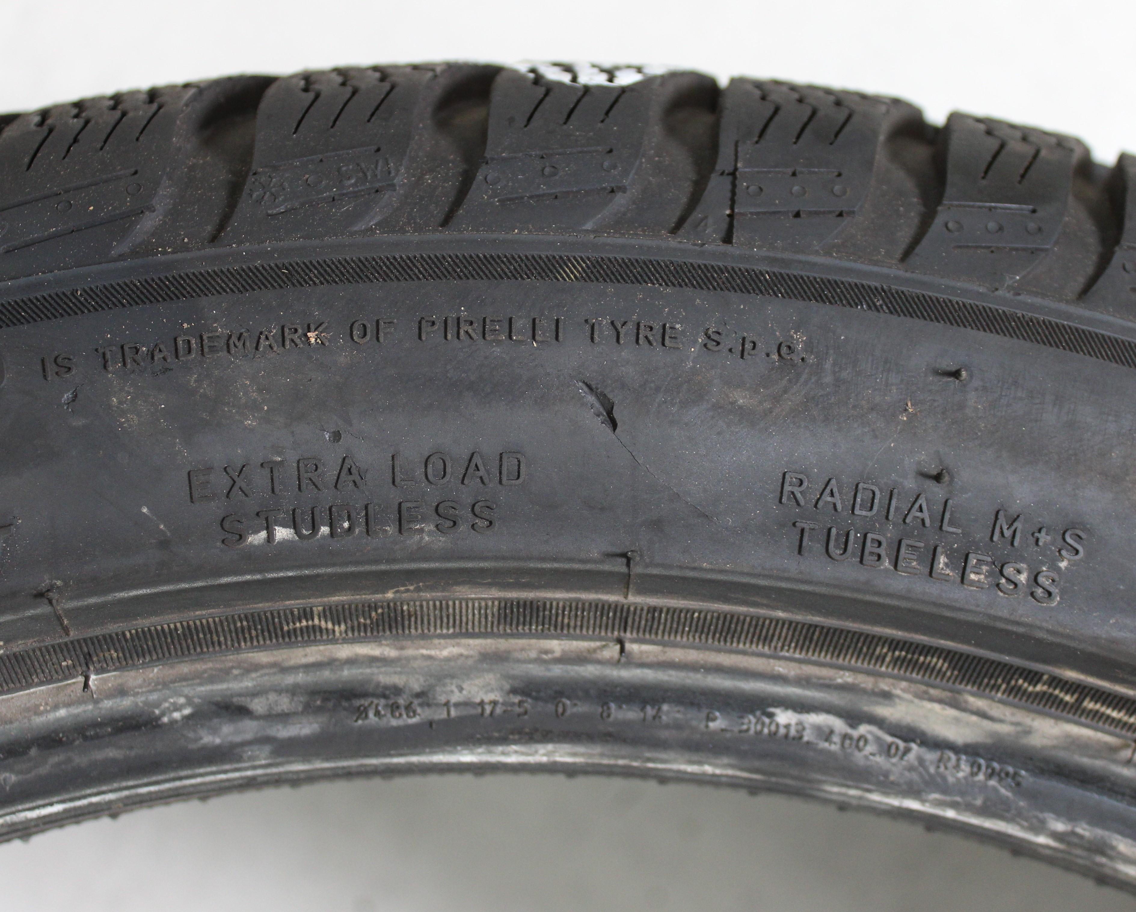 4 x 225/45R19 96V pneumatici invernali Pirelli Sottozero 3 Runflat 7-7,5mm 3x2019/1x2020 *