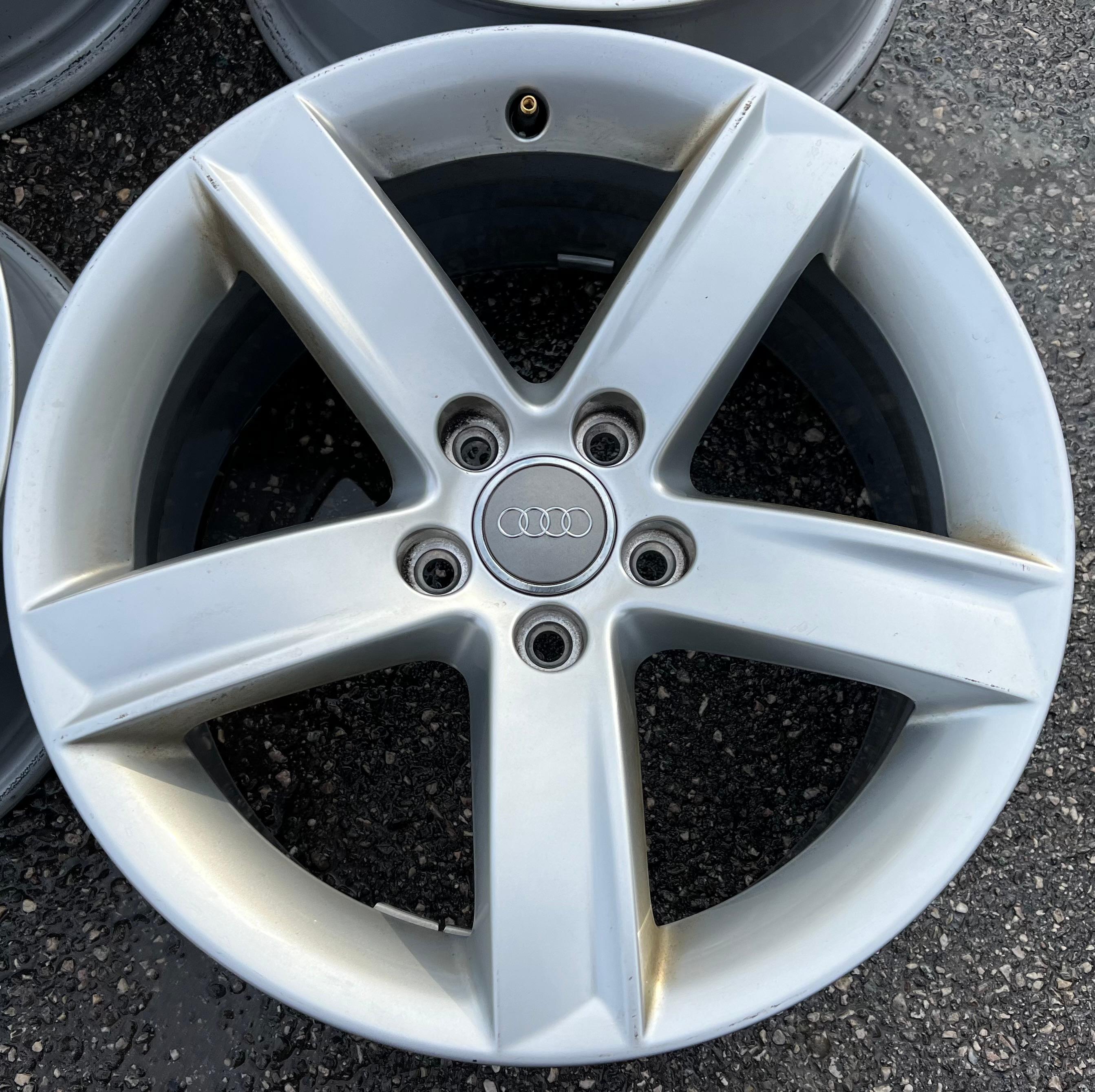 4 CERCHI ORIGINALI IN ALLUMINIO DA 17" AUDI A5 8T 8T0071497 CONSEGNA GRATUITA
