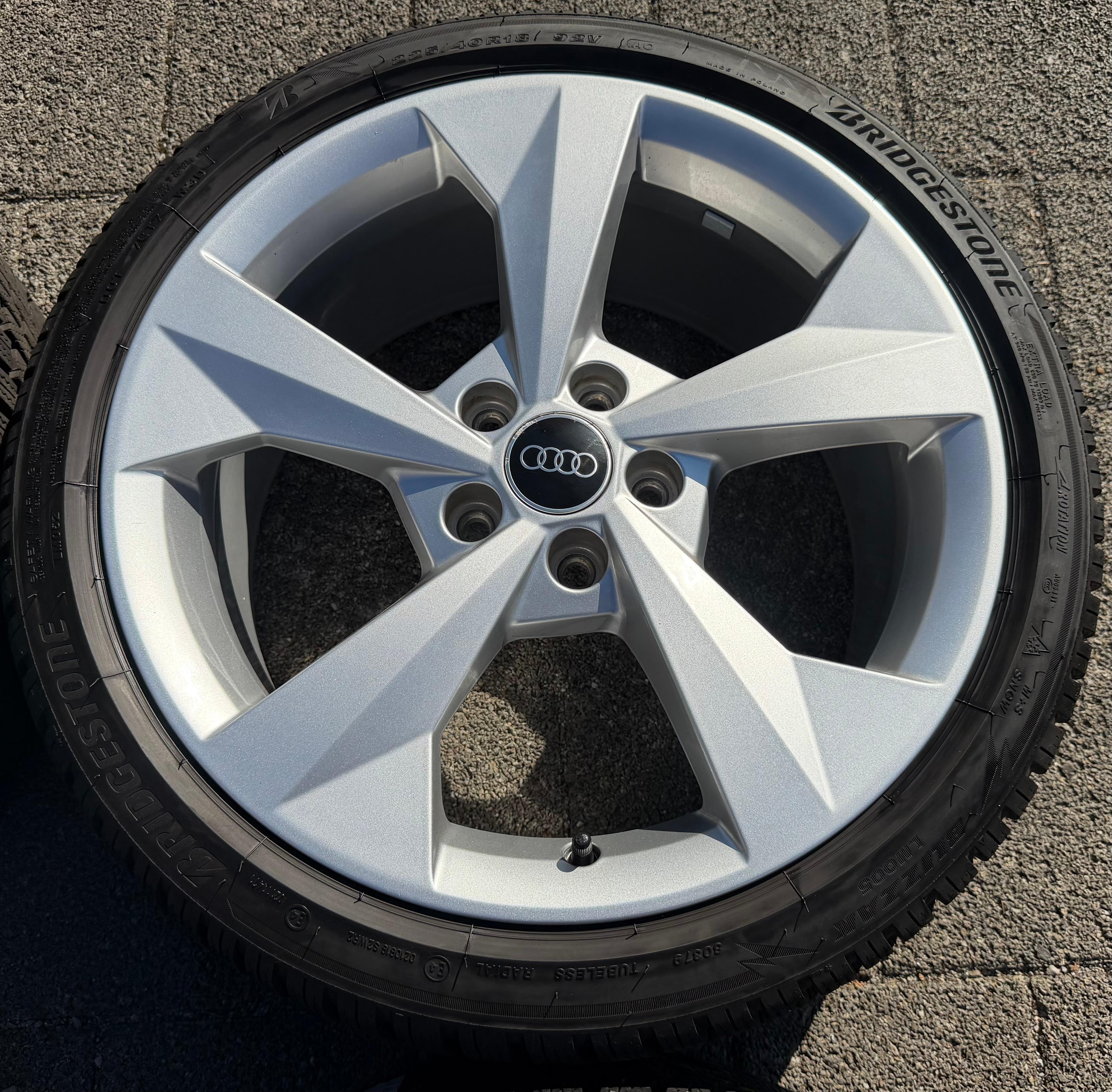 4 Original 18" Alu Winterräder Audi A3 S3 8Y 8Y0601025J 225/40R18 92V Bridgestone 2022