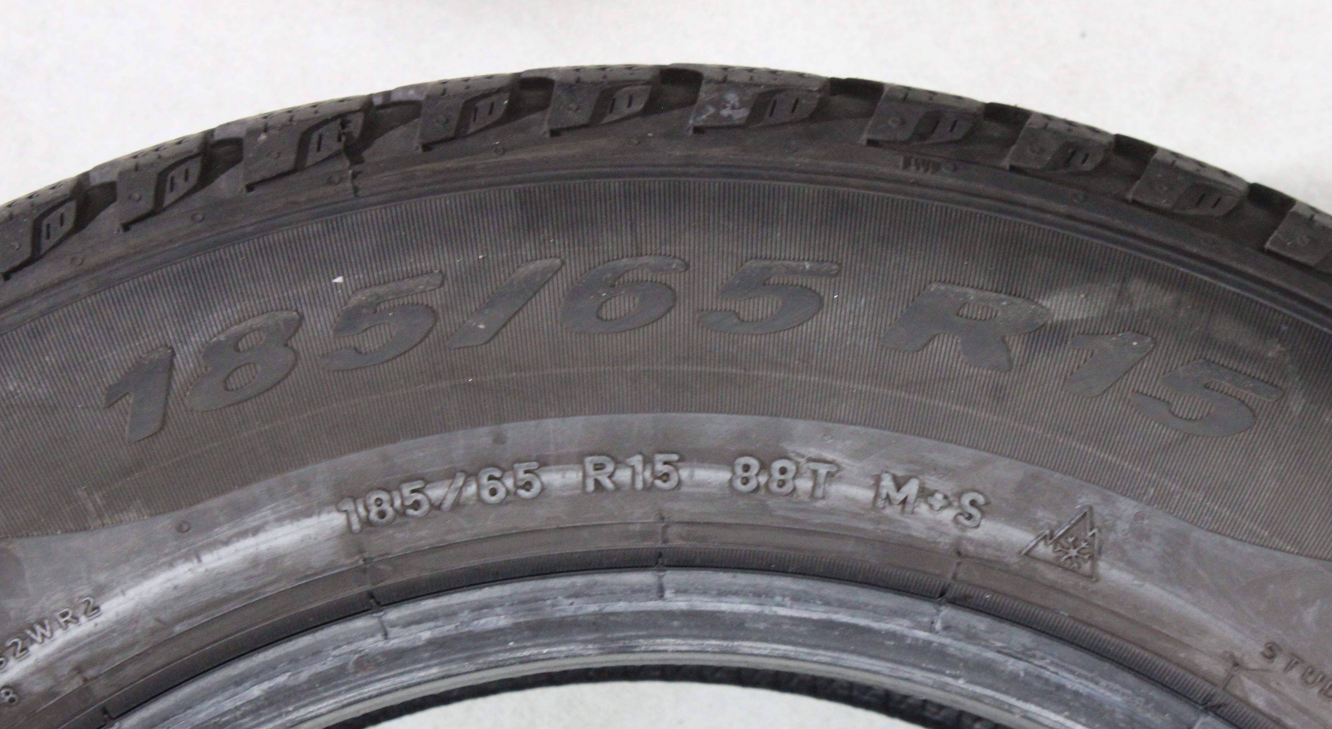 4 x 185/65R15 88T Winterreifen Pirelli Winter Cinturato 1x5,5mm/3x7,5-8mm 1x2018/3x2020