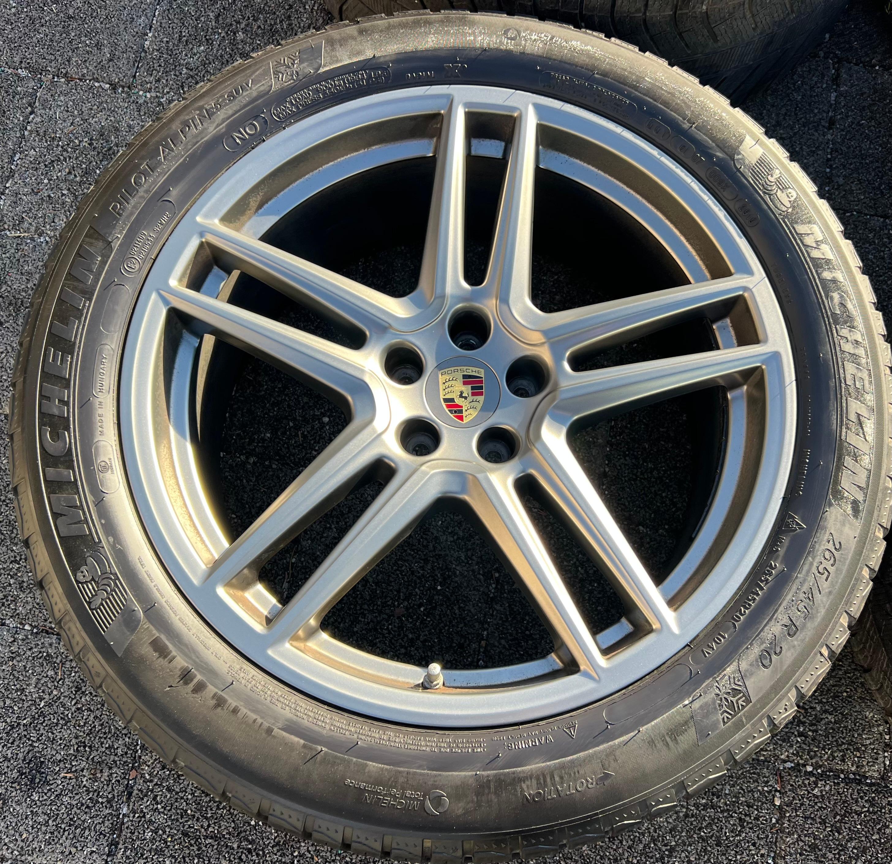 4 ORIGINELE 20" LICHTMETALEN WINTERWIELEN PORSCHE MACAN 265/45R20 104V 295/40R20 106V BANDENDRUKCONTROLESYSTEEM