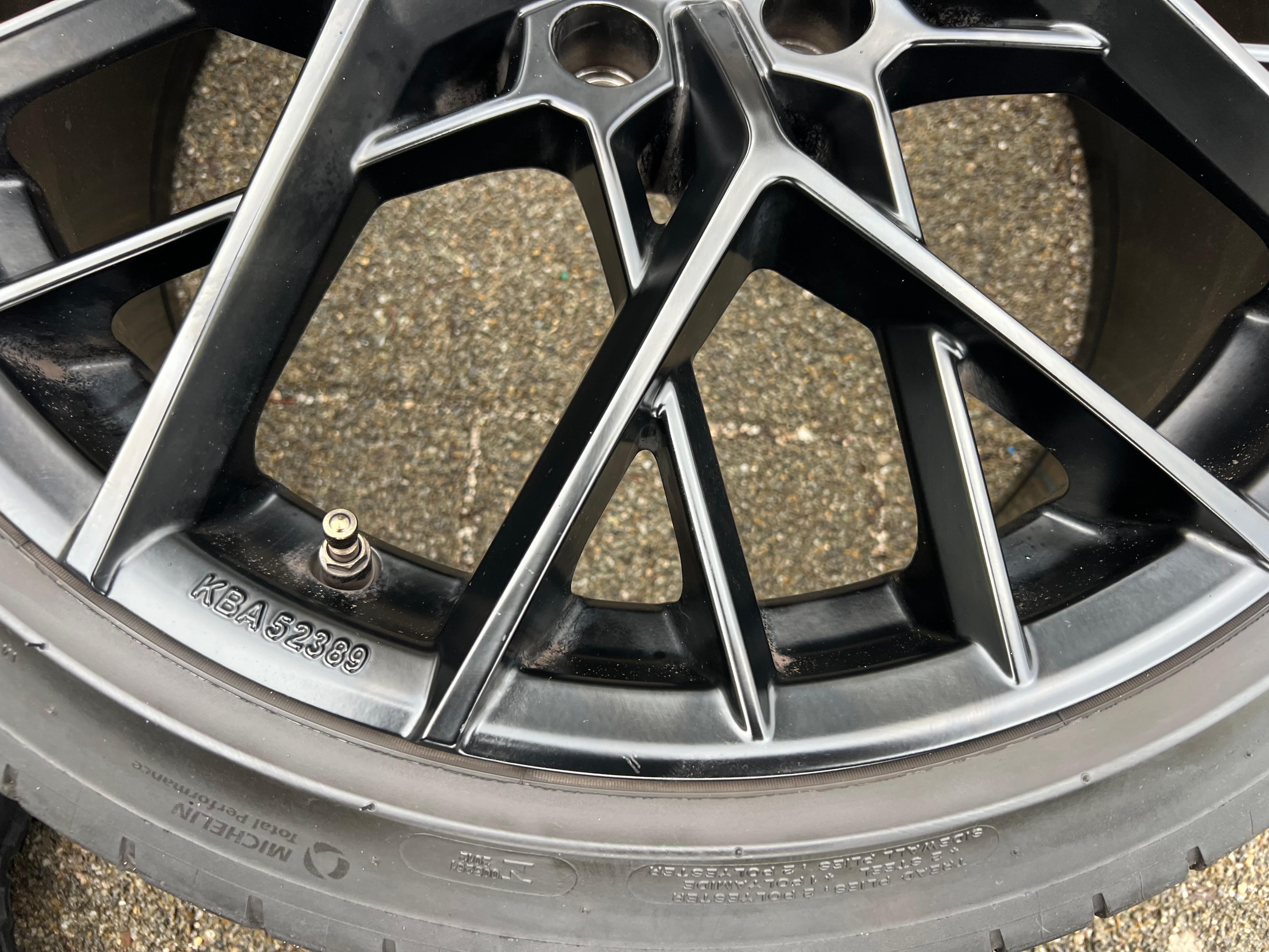 Cerchi estivi in alluminio da 19" per Audi A2, VW T-Roc, Passat B8, CJ, Beetle, Superb 3 e 4 - 225/40R19 93W