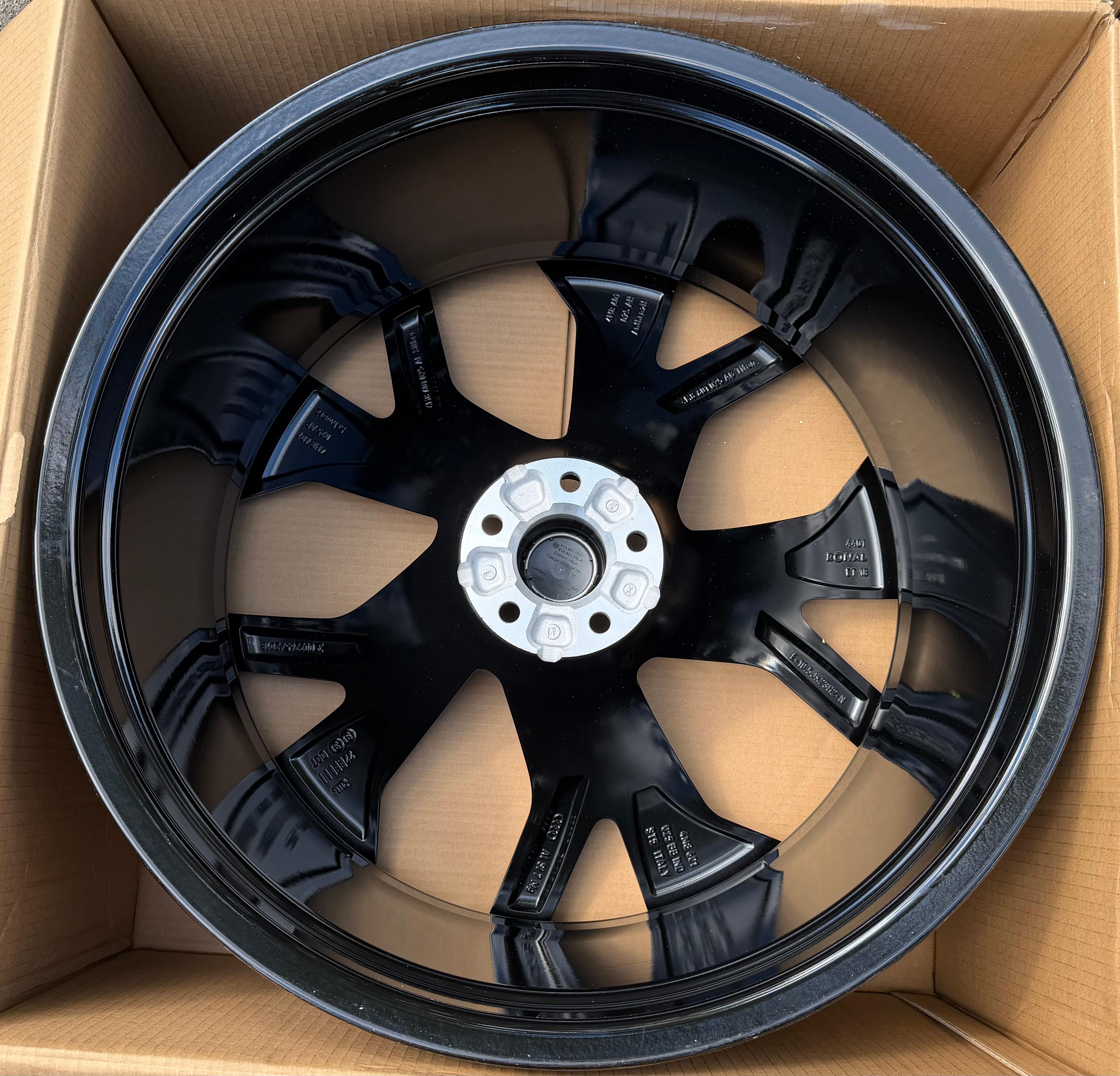 4 ORIGINAL 23" ALUFELGEN AUDI RSQ8 4M 4M8601025AP 10,5x23 ET18 23 ZOLL