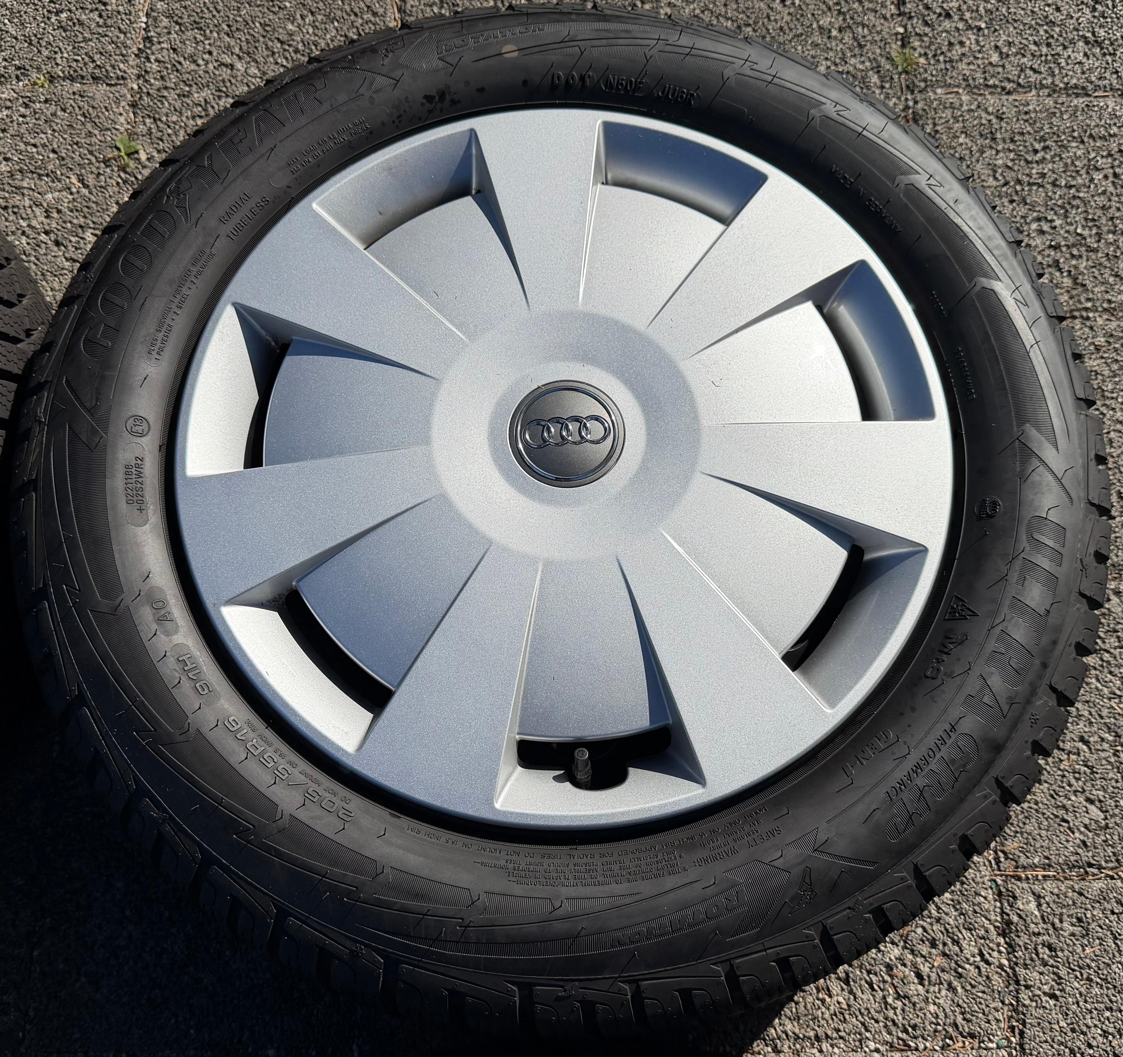 4 ruedas de invierno Audi A3 8V Sportback Cabrio 205/55R16 91H Goodyear 8V0601027A 2022