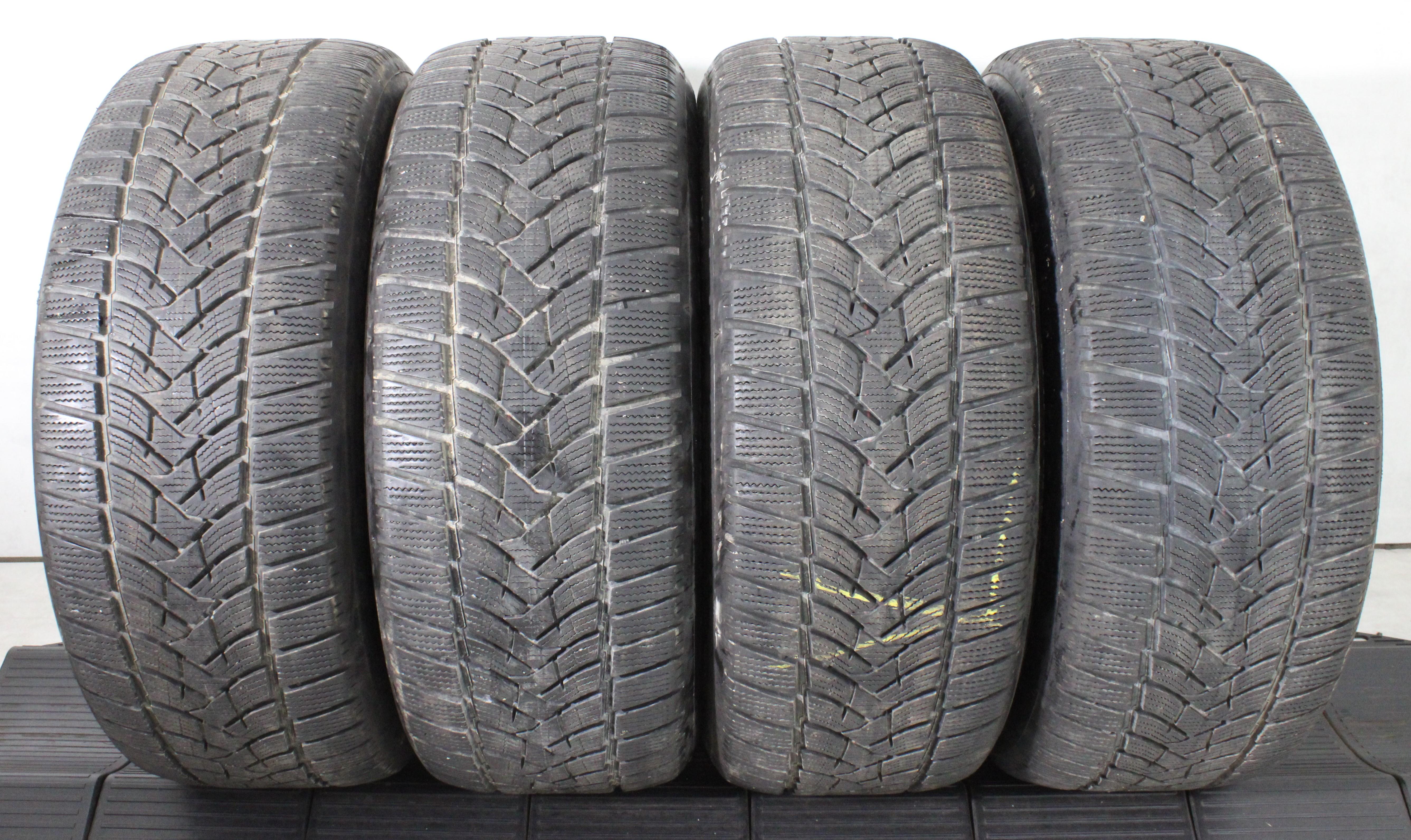 4 x 235/55R17 103V pneus hiver Dunlop Winter Sport 5 1x5,5-6mm/3x6-6,5mm 1x2017/3x2018