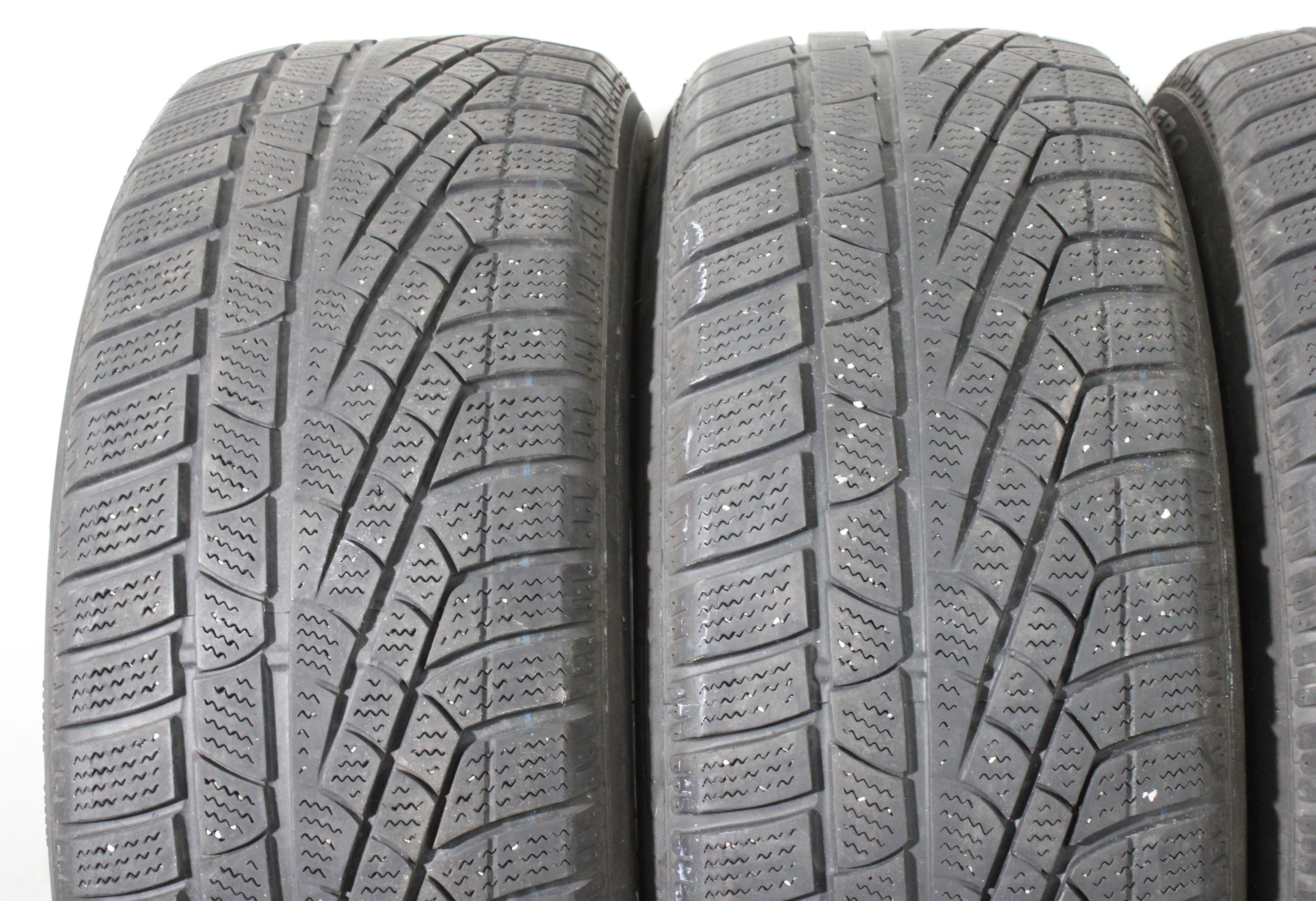 4 x 235/55R17 99V Winterreifen Pirelli Sottozero Winter 240 MO in der Mitte 4-4,5mm und auf den Schultern 5-5,5mm. 2017