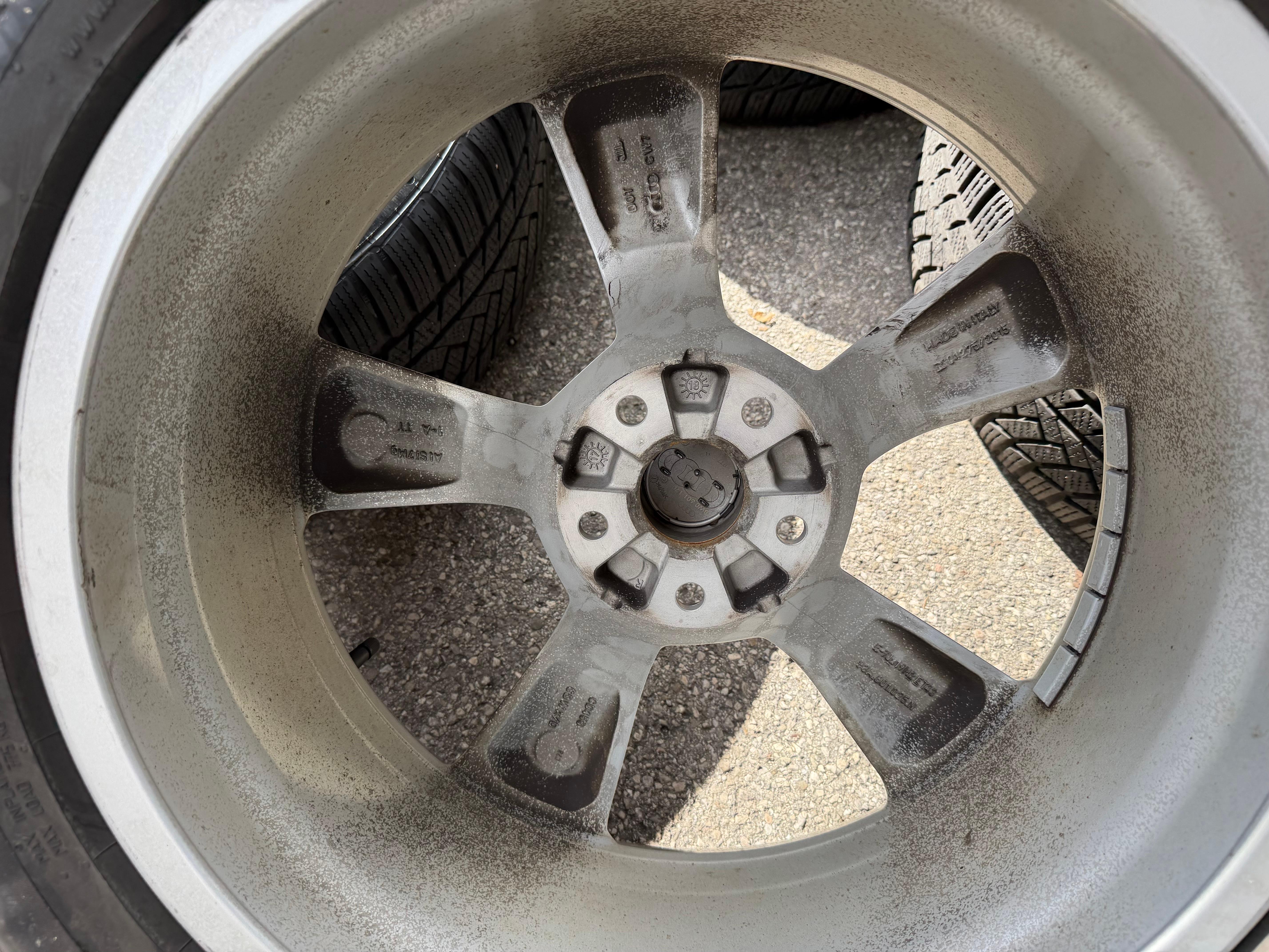 4 ruedas de invierno de aleación originales de 19" para Audi Q3 F3B 83A 83A601025N 235/50R19 99V