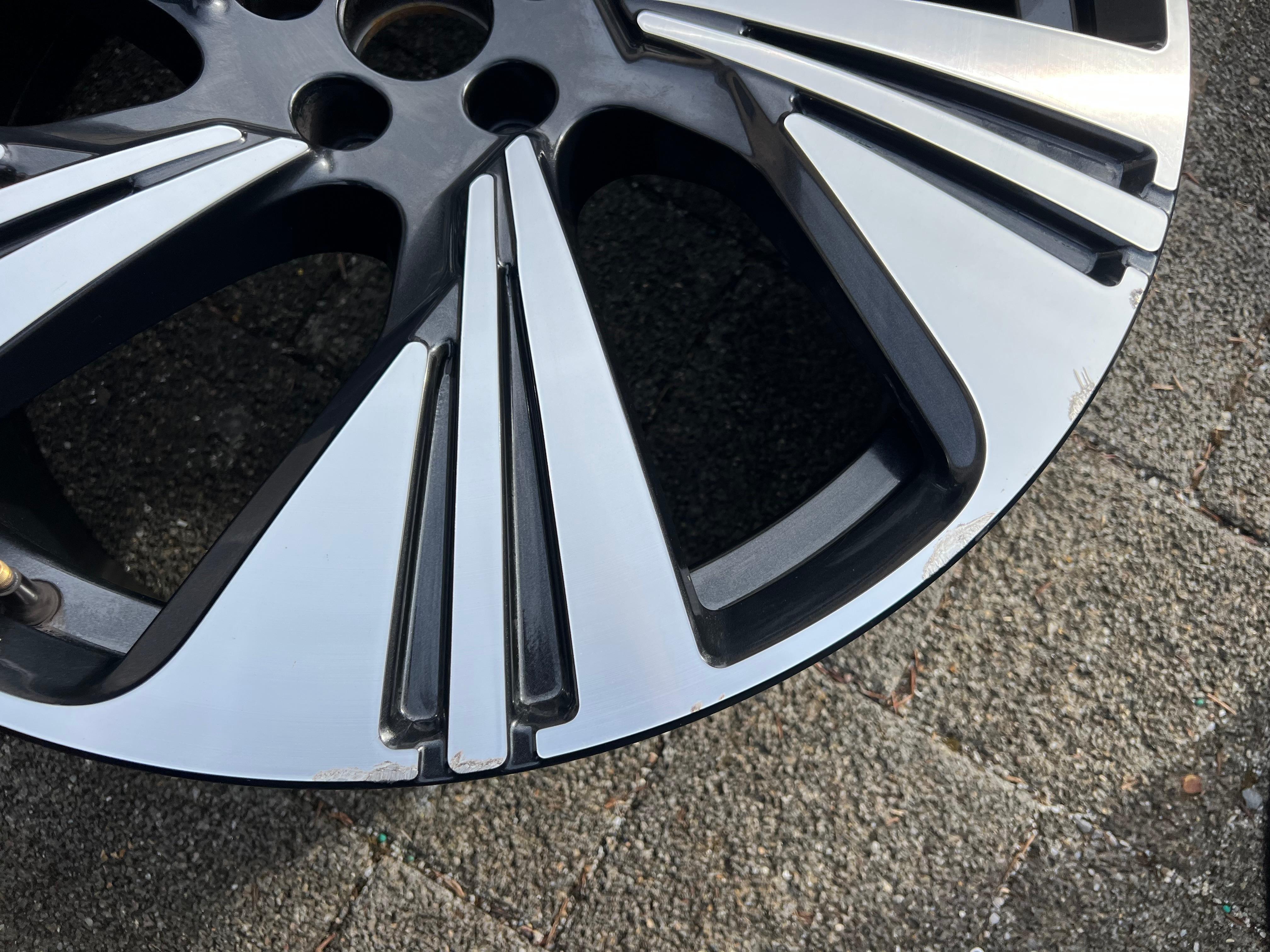 1x CERCHIO ORIGINALE 22" IN ALLUMINIO AUDI E-TRON Q8 GE 4KE601025AM 9,5x22 ET36 FREIHAUS