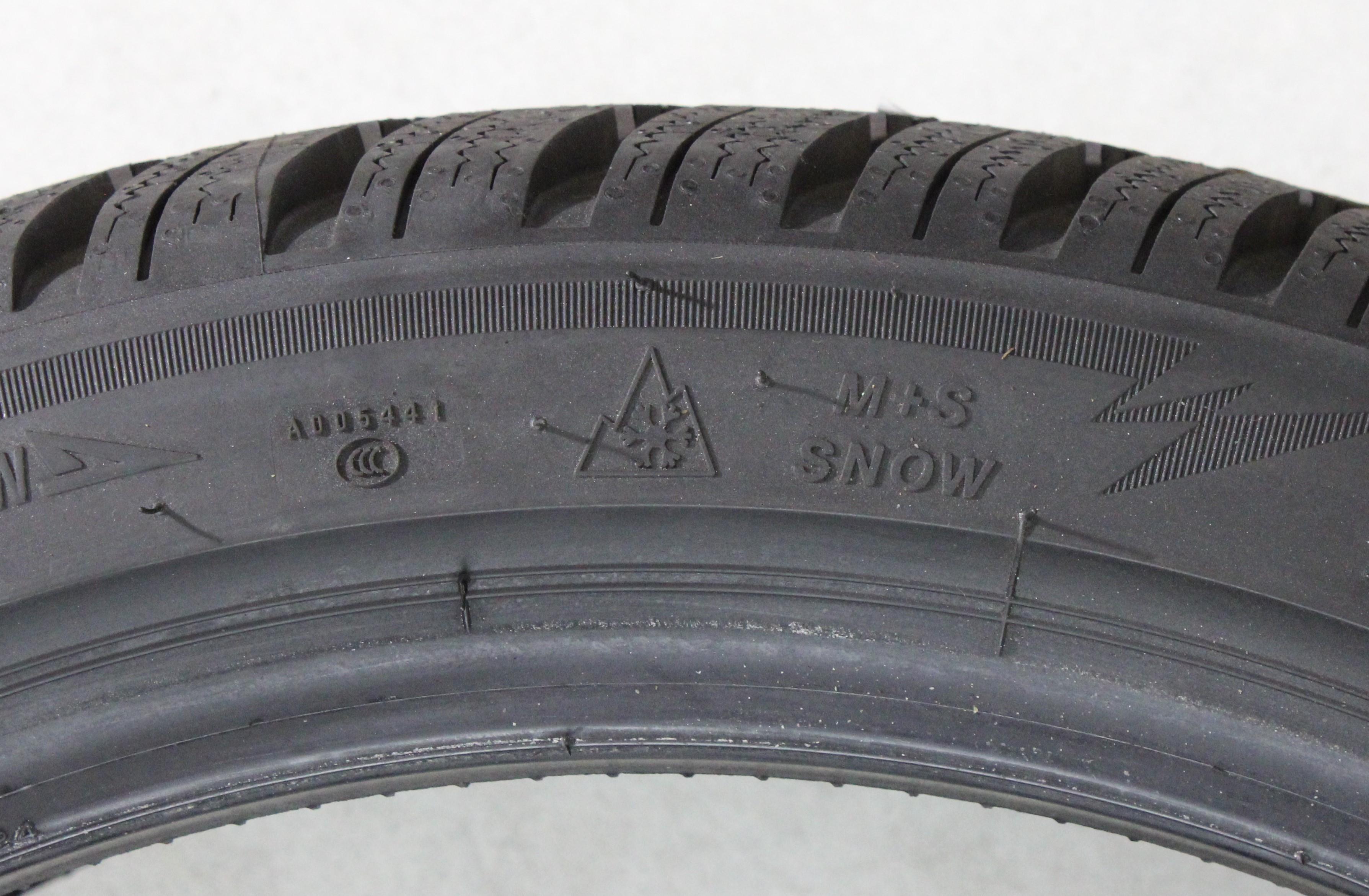 2 pneus hiver Bridgestone Blizzak LM005 AO 225/40R18 92V, neufs, 2023