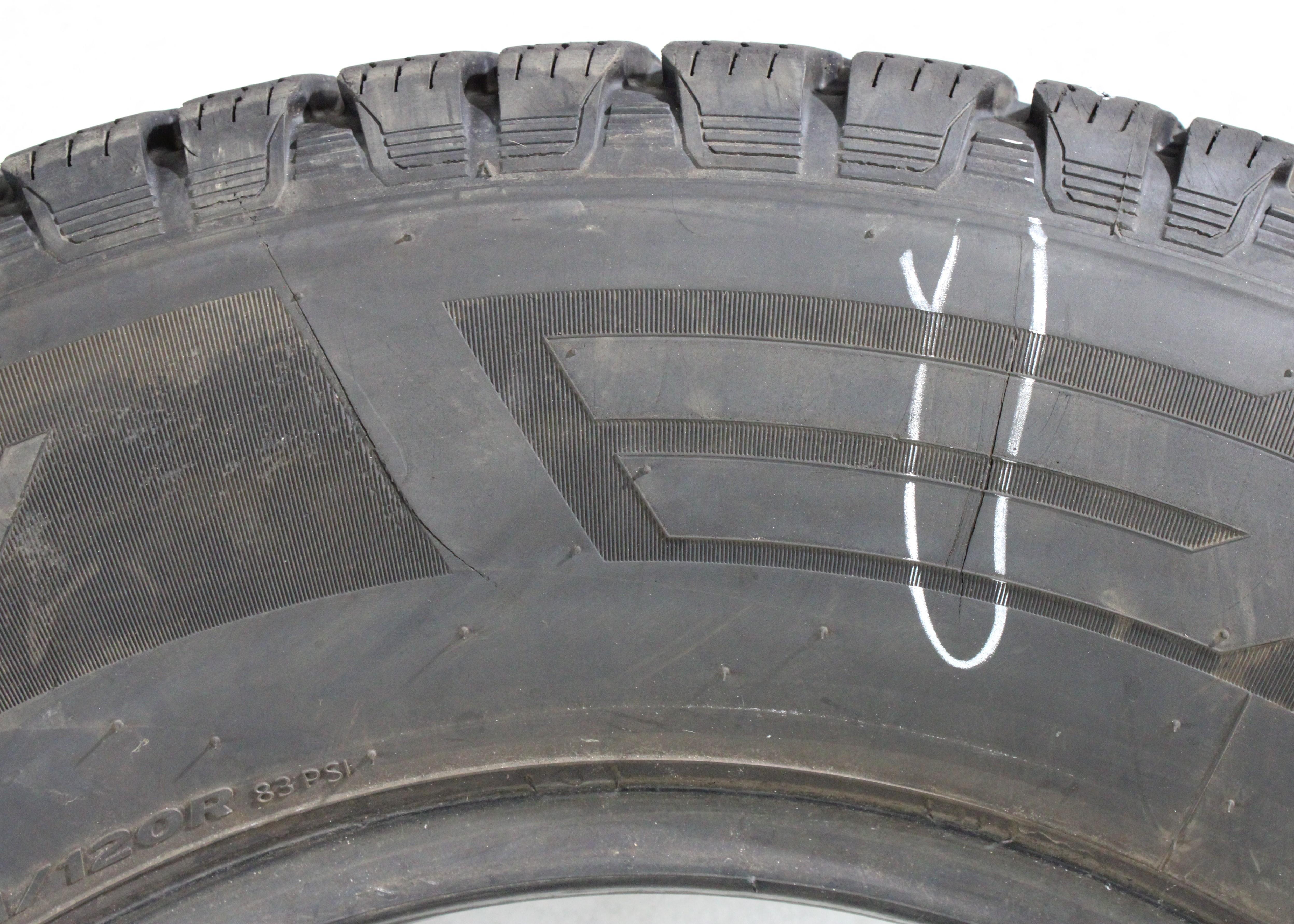 2 x 225/75R16C 121/120R Winterreifen Hankook Winter I*Cept LV 1x7-7,5mm/1x8-8,5mm 2025