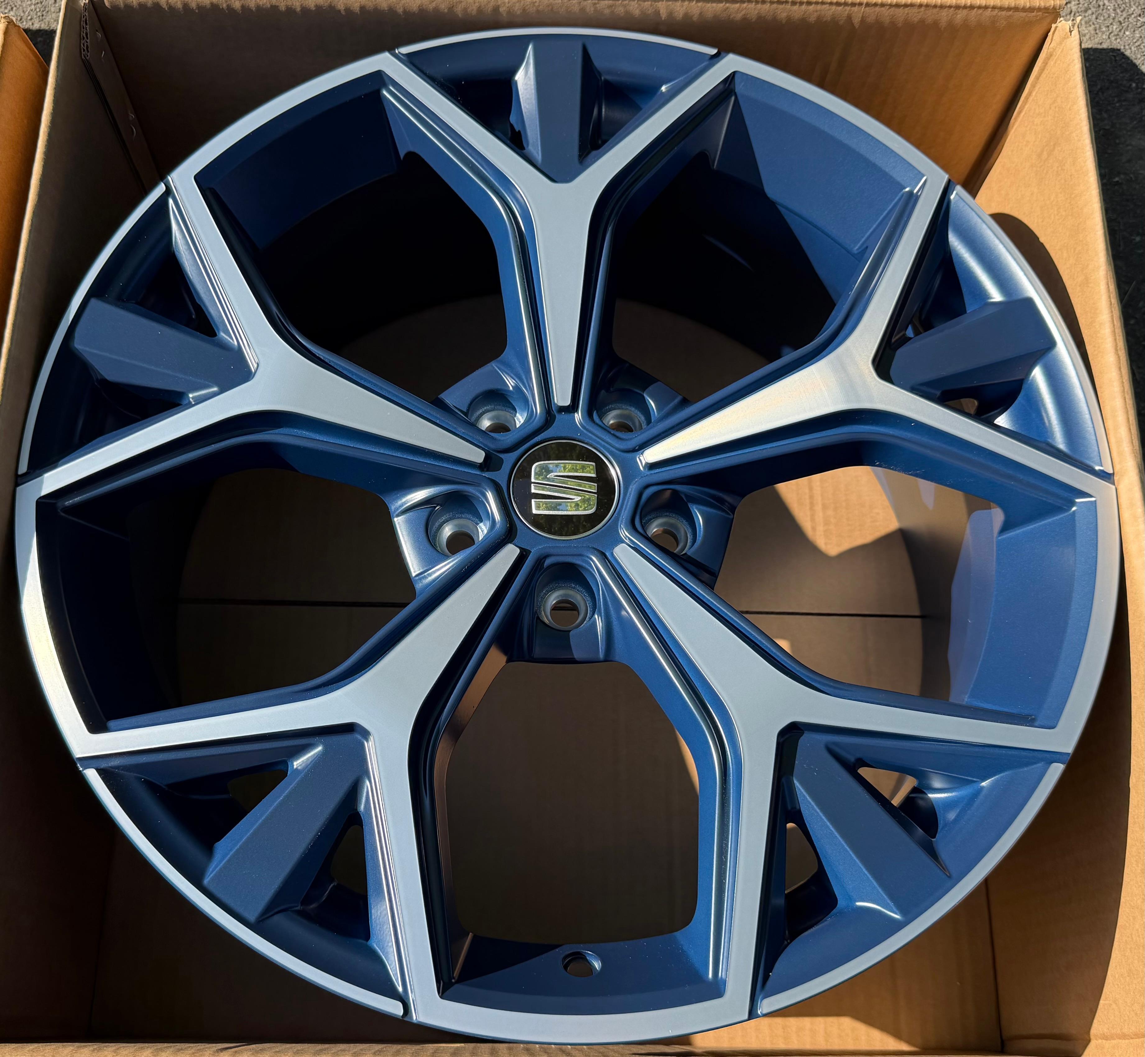 4 cerchi in lega originali da 19" per SEAT Ateca 5 porte 575071499 8x19 ET45 Aneto, nuovi, blu