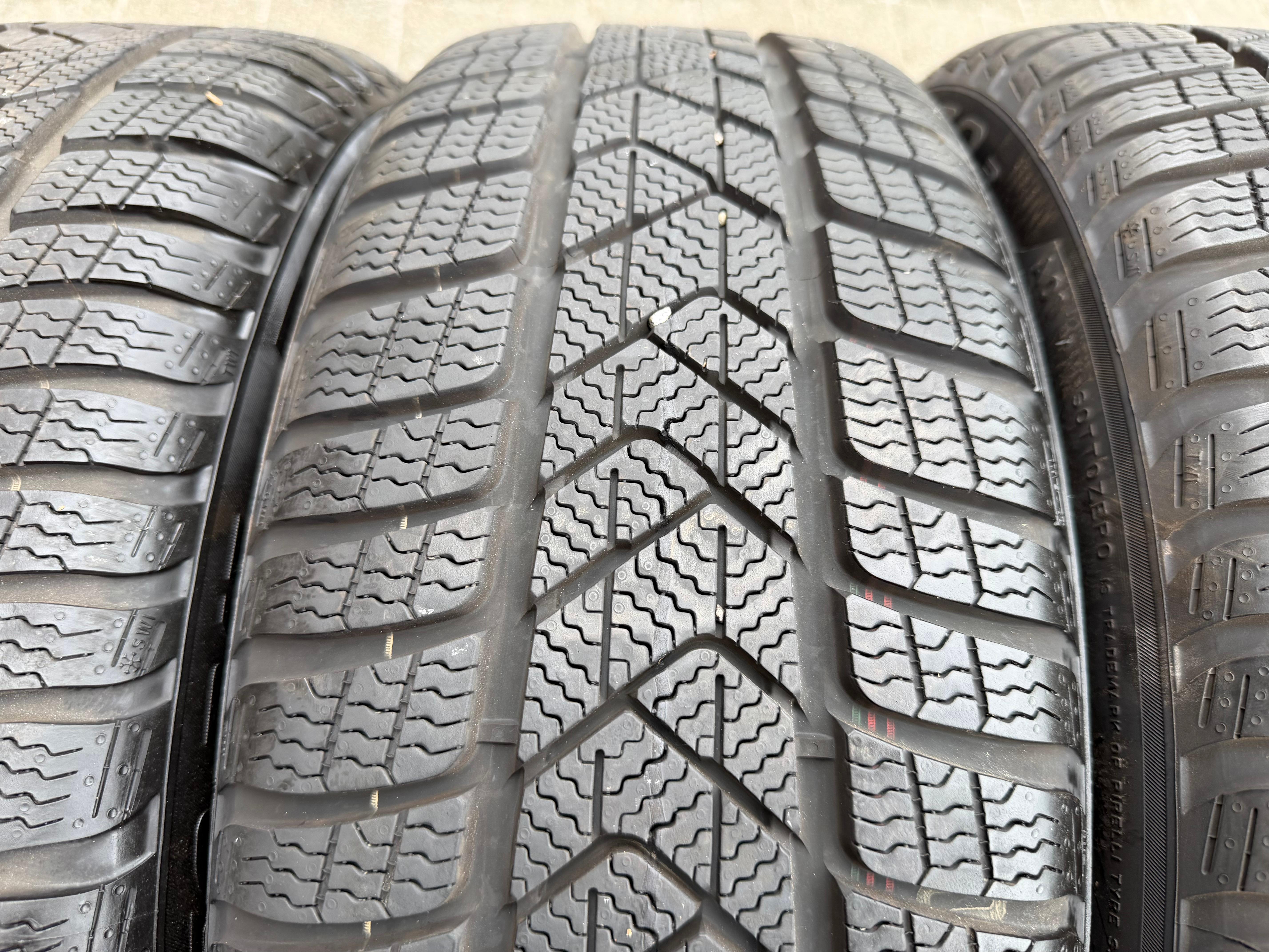 4 ruote complete in lega originali da 17" invernali Audi A3 S3 8Y 8Y0601025L 205/50R17 93H Pirelli