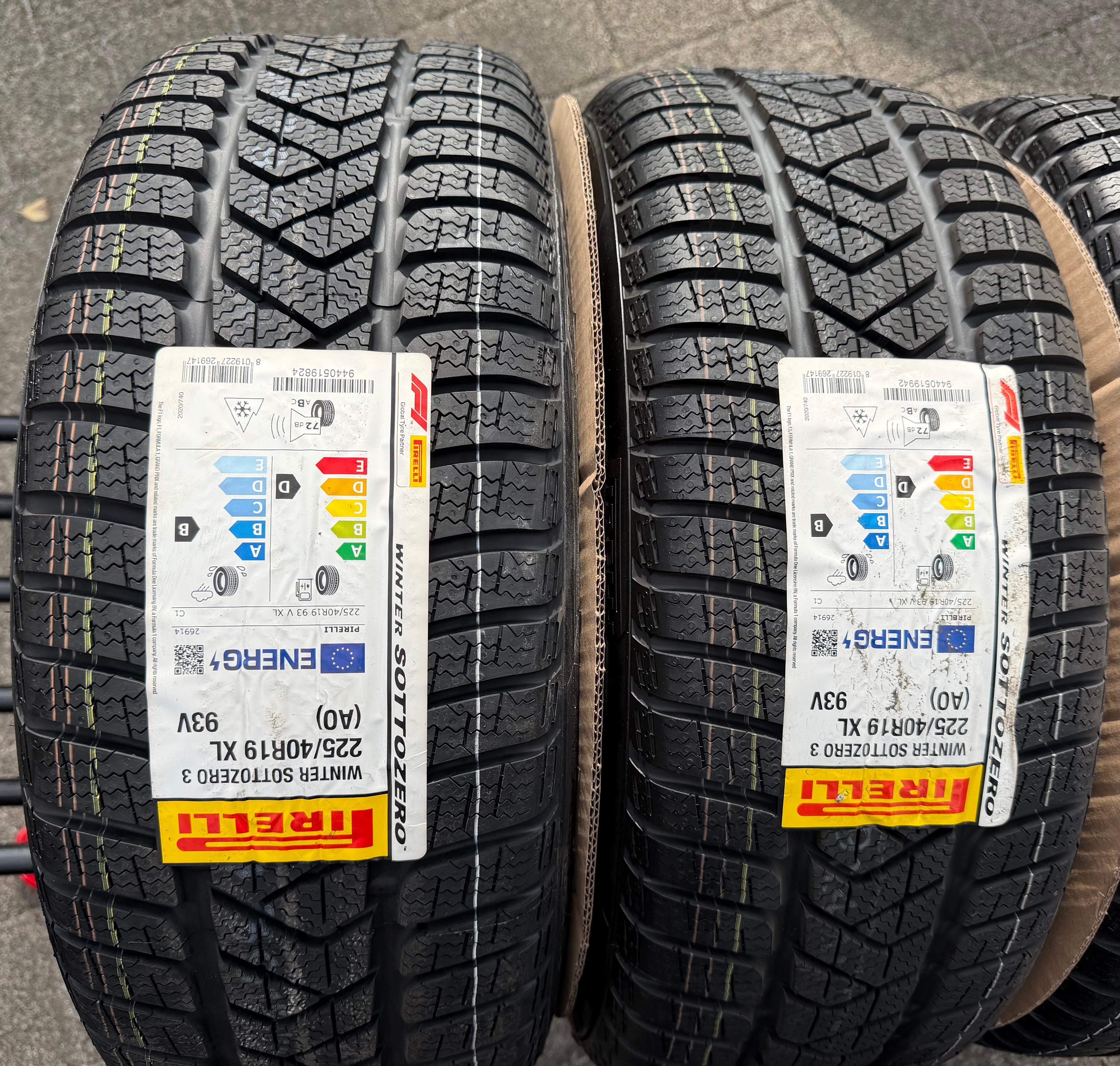 4 Original 19" Alu Winterräder Audi TT TTS 8S 8S0601025CF 225/40R19 93V 2023 NEU