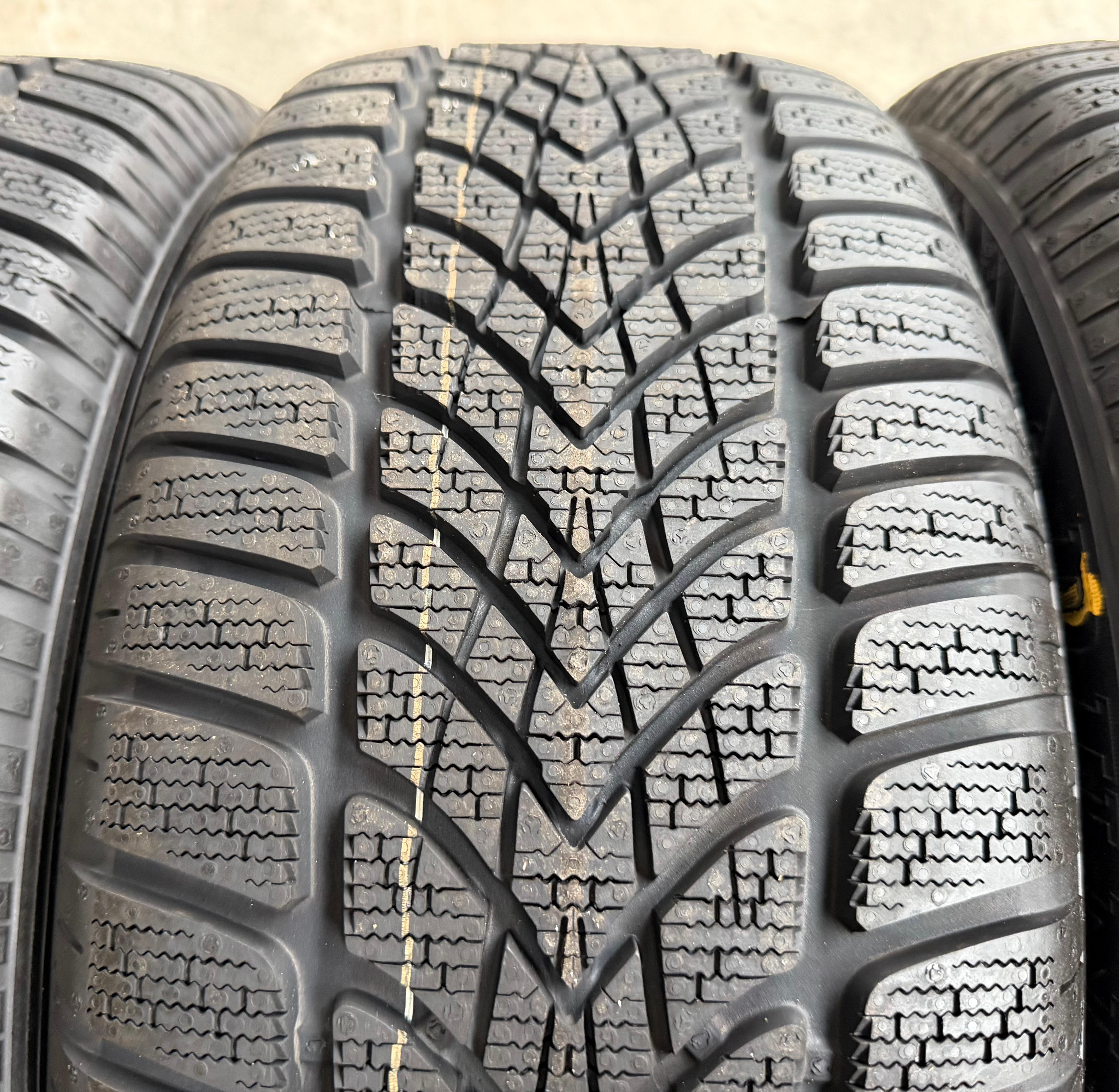 4 RUOTE IN LEGA ORIGINALI DA 17" PER L’INVERNO AUDI A5 F5 8W 225/50R17 98H 8W0601025AE DUNLOP
