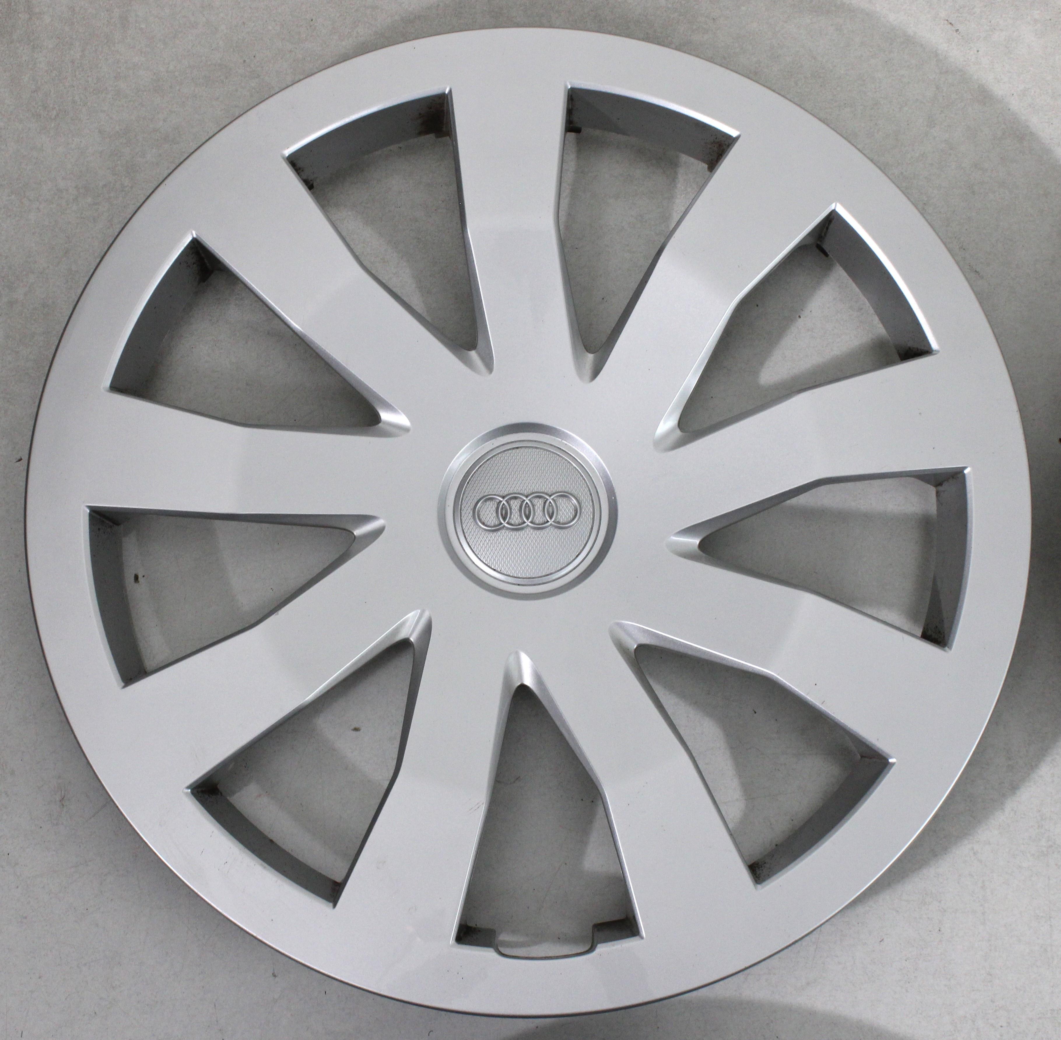 4 TAPACUBOS ORIGINALES DE 15" AUDI A1 GB 82A601147 15 PULGADAS