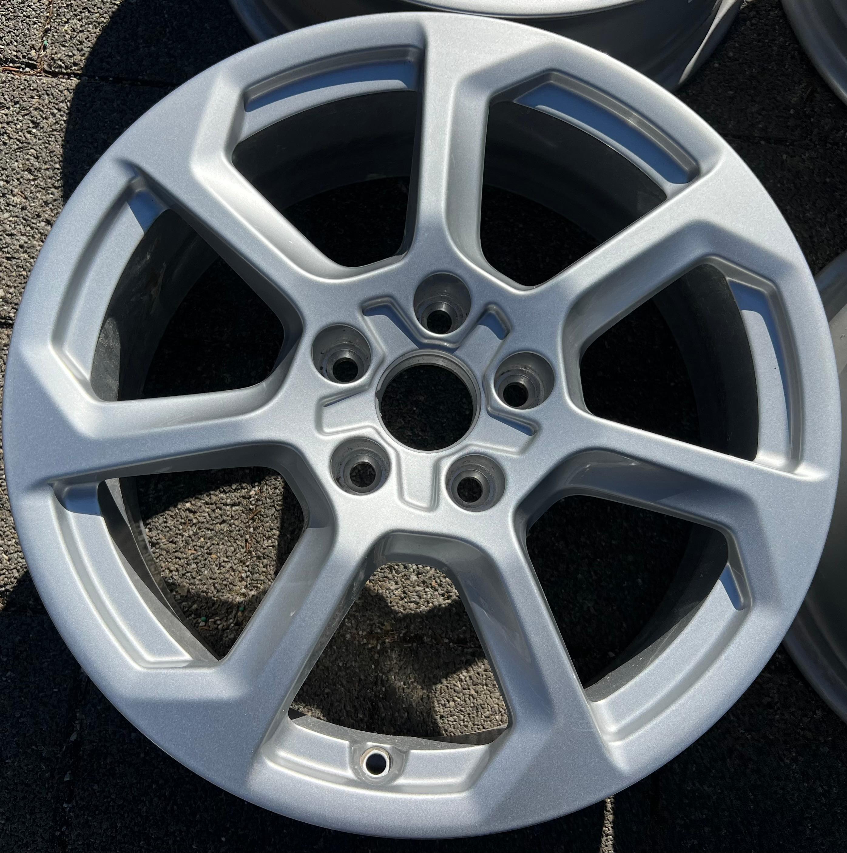 4 JANTES ORIGINALES 17" EN ALU AUDI Q2 GA 81A601025T 6,5x17 ET39 FREIHAUS