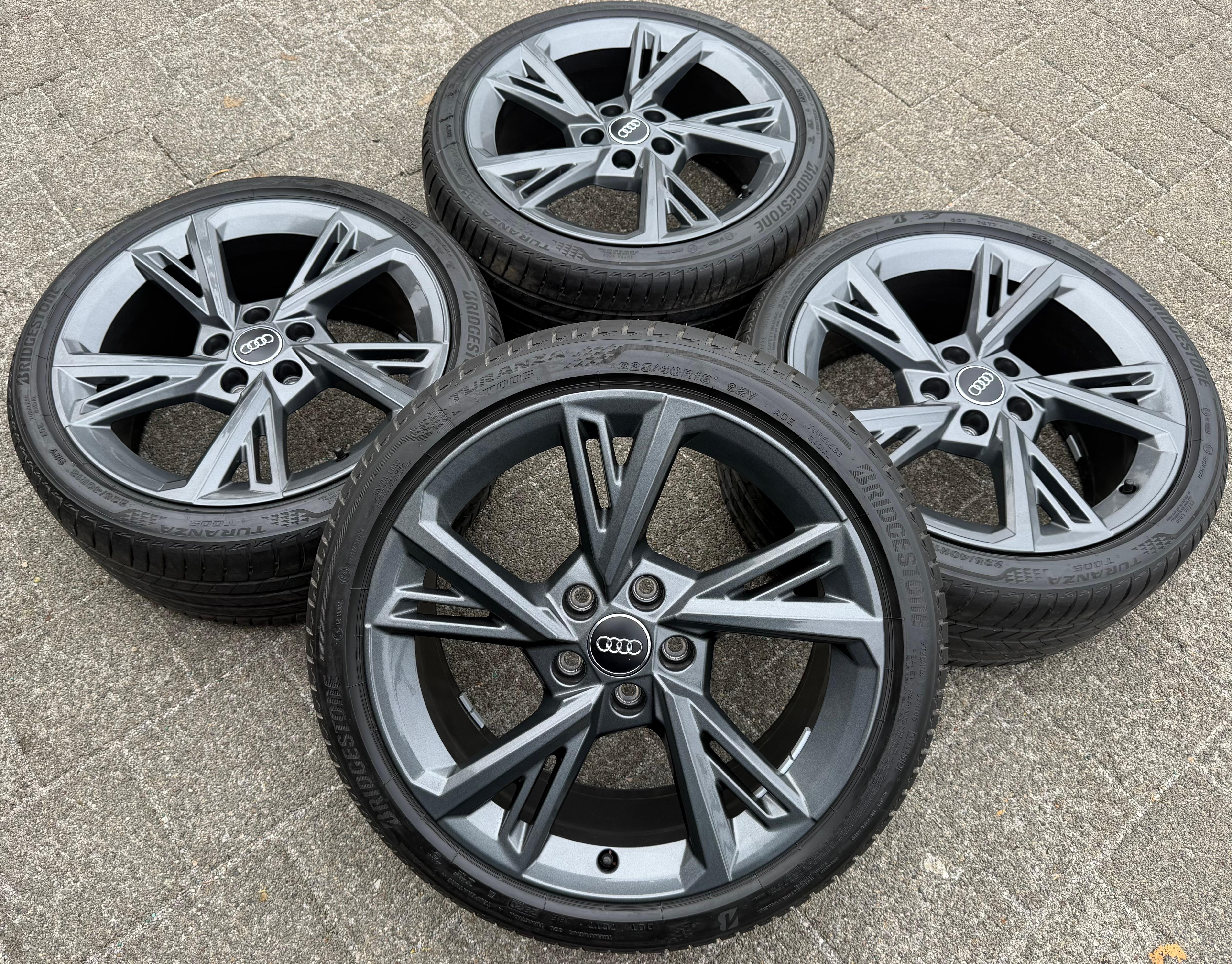 4 roues été complètes en aluminium d’origine 18" pour Audi A3 8Y S3 8Y0601025G 225/40R18 92Y Bridgestone