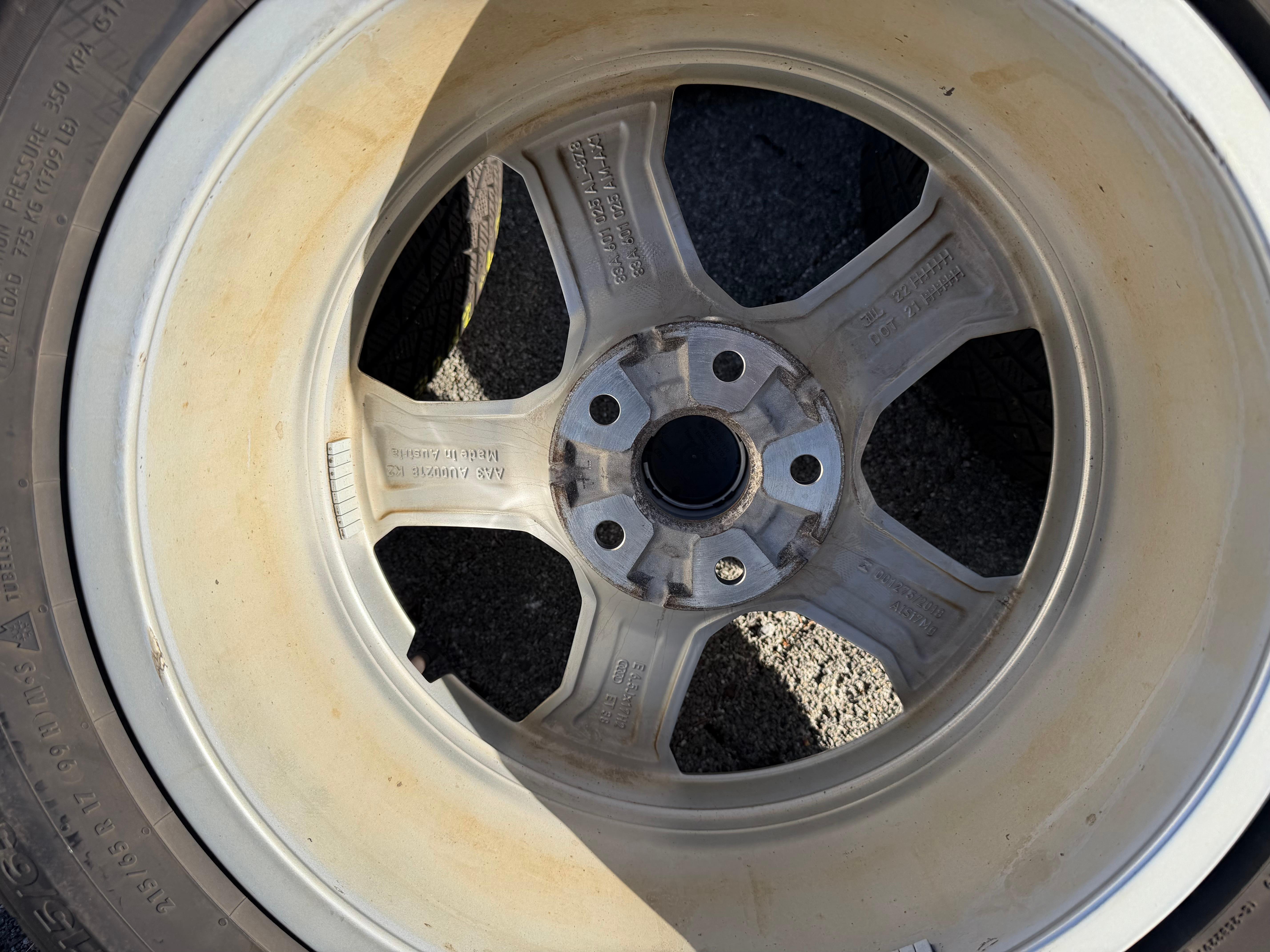 4 Original 17" Alu Winterräder AUDI Q3 F3 F3N 215/65R17 99H Continental 2022