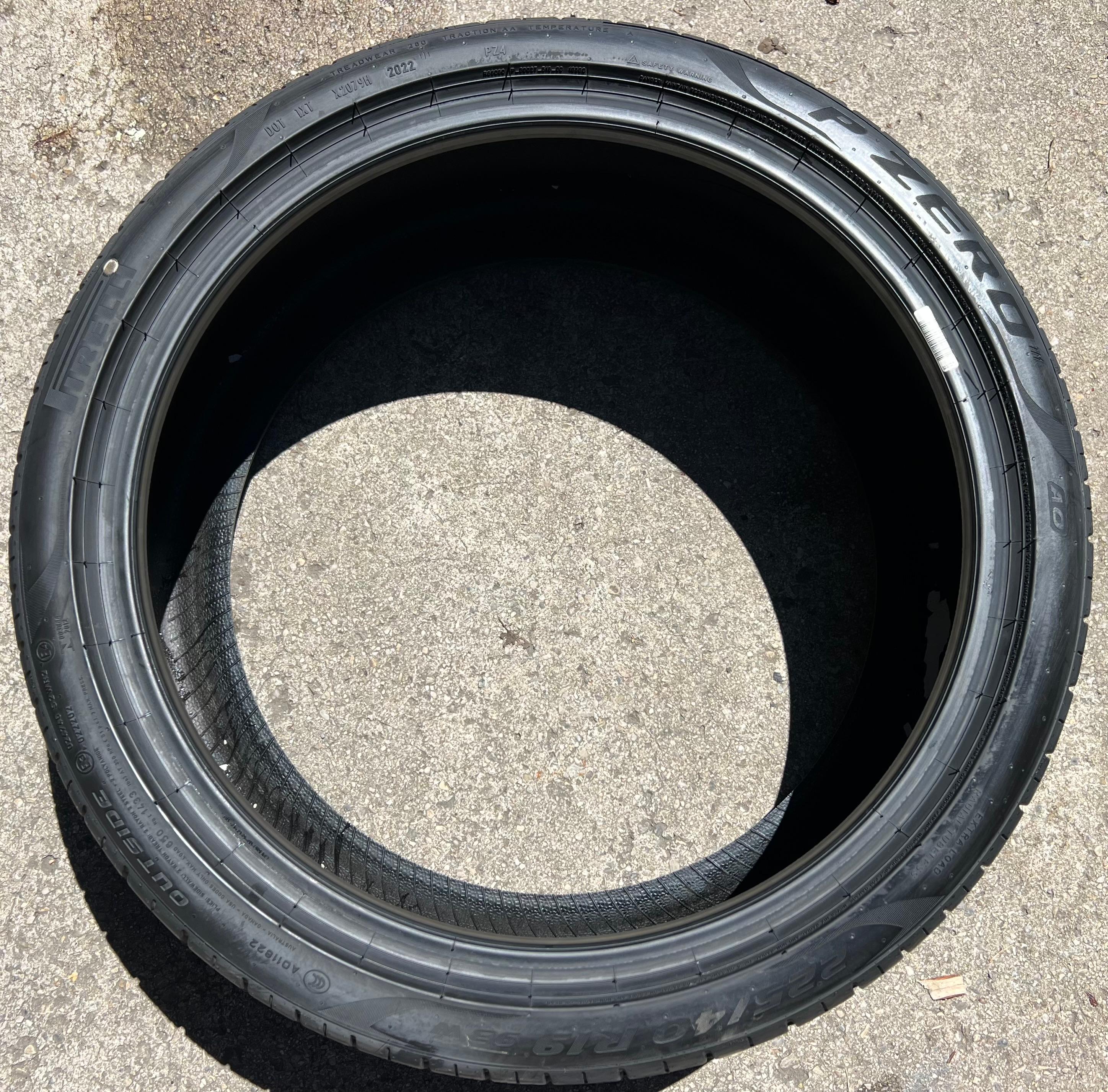 4 x 225/40R19 93W Sommerreifen Pirelli Pzero PZ4 AO NEU 2022 Freihaus