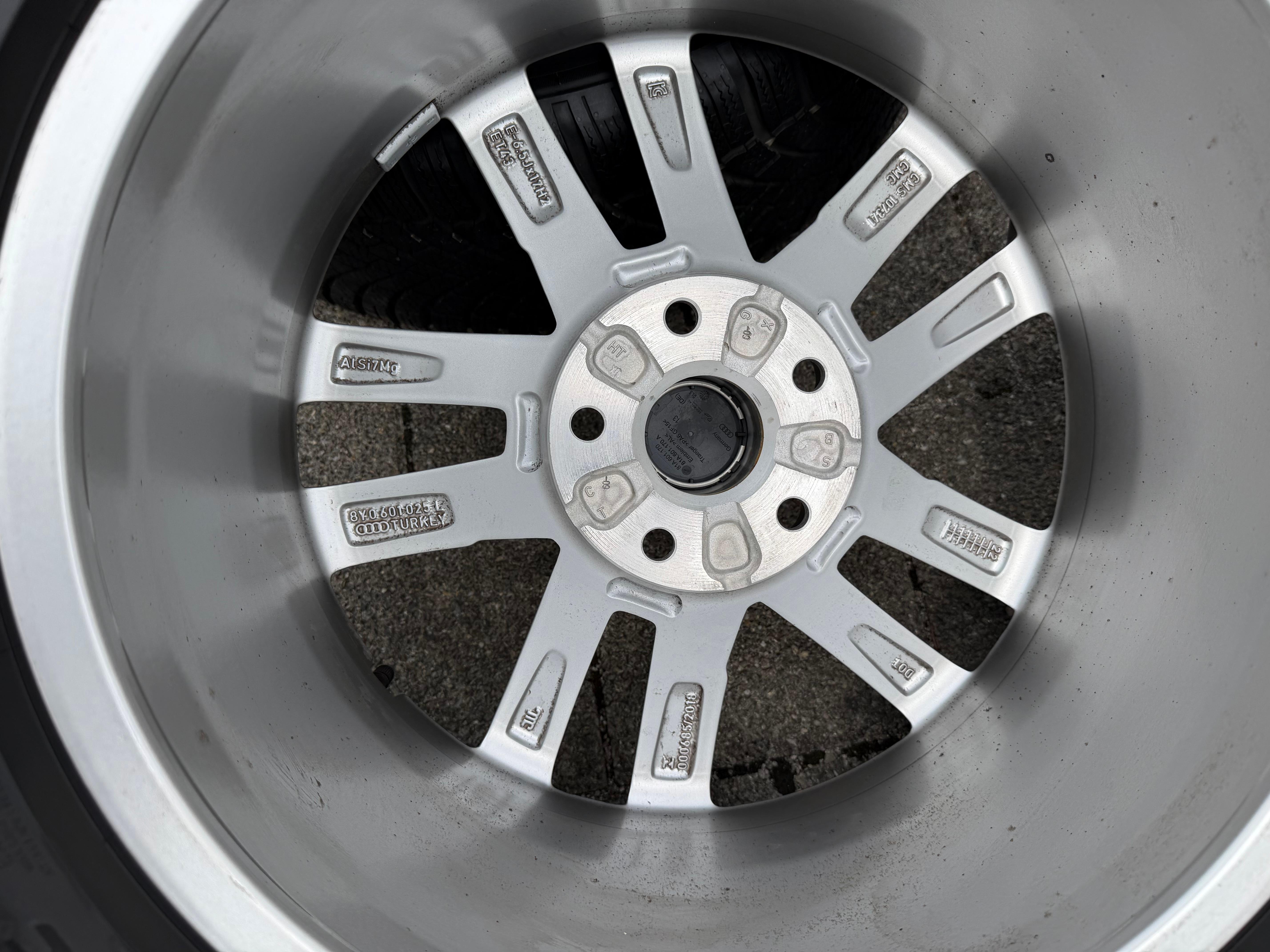 4 Original 17" Alu Winterräder Audi A3 S3 8Y 8Y0601025DH 205/50R17 93H Bridgestone