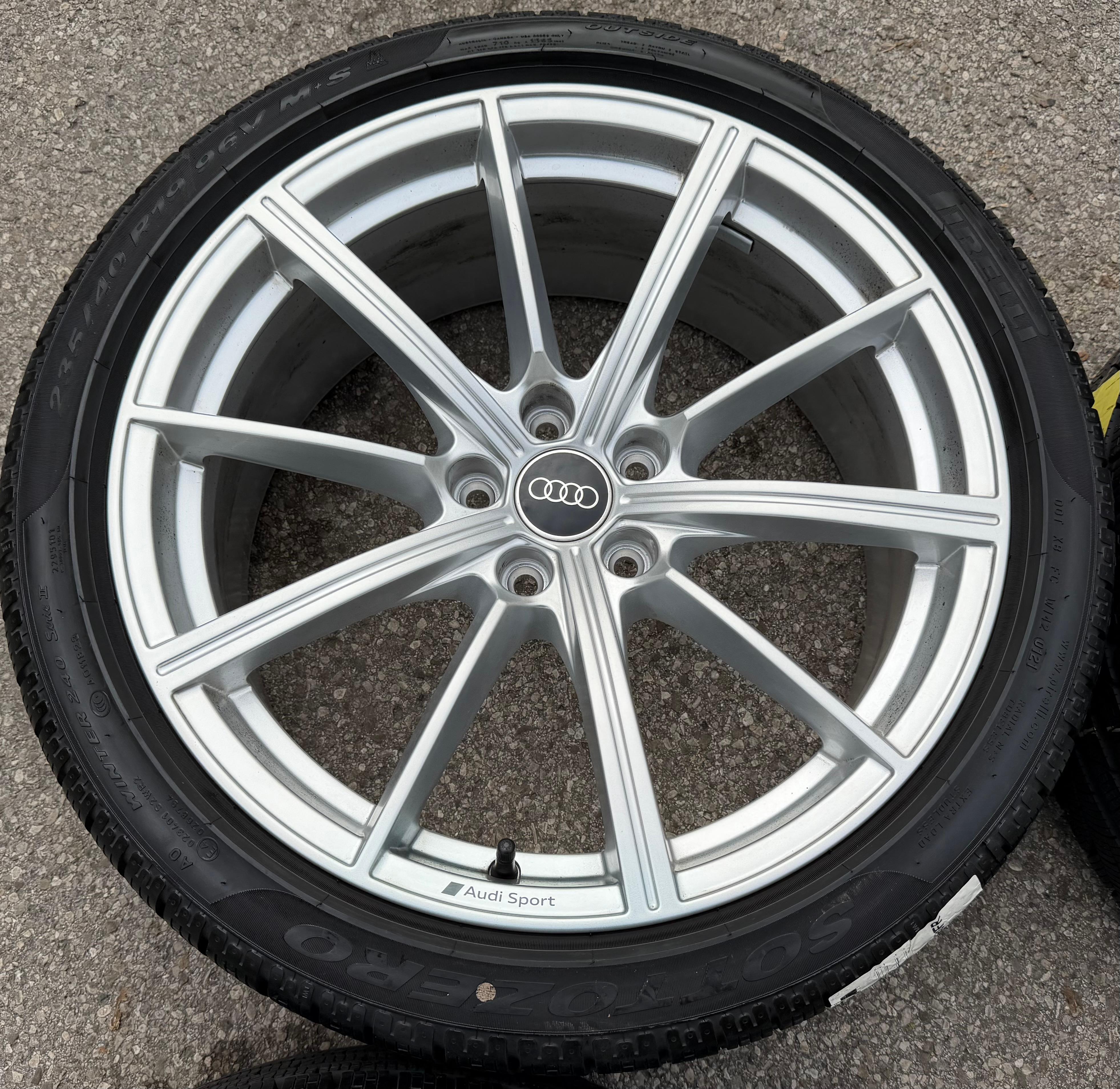 4 roues hiver en alliage d’origine 19" Audi RS4 RS5 8W 8W0601025CP 235/40R19 96V Pirelli