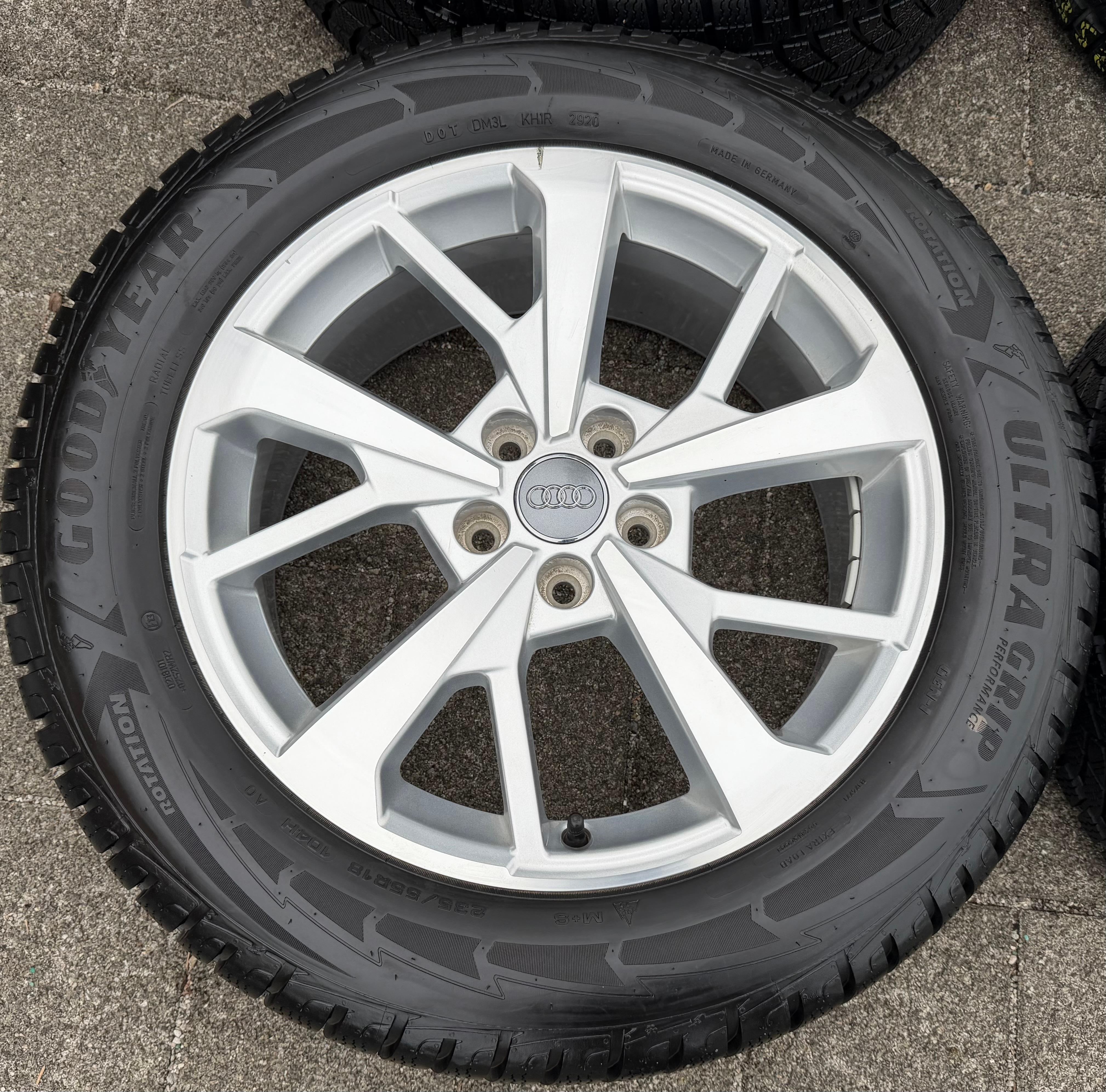 4 ruedas de invierno de aleación originales de 18" para Audi Q3 F3 83A 83A601025J 235/55R18 104H Goodyear