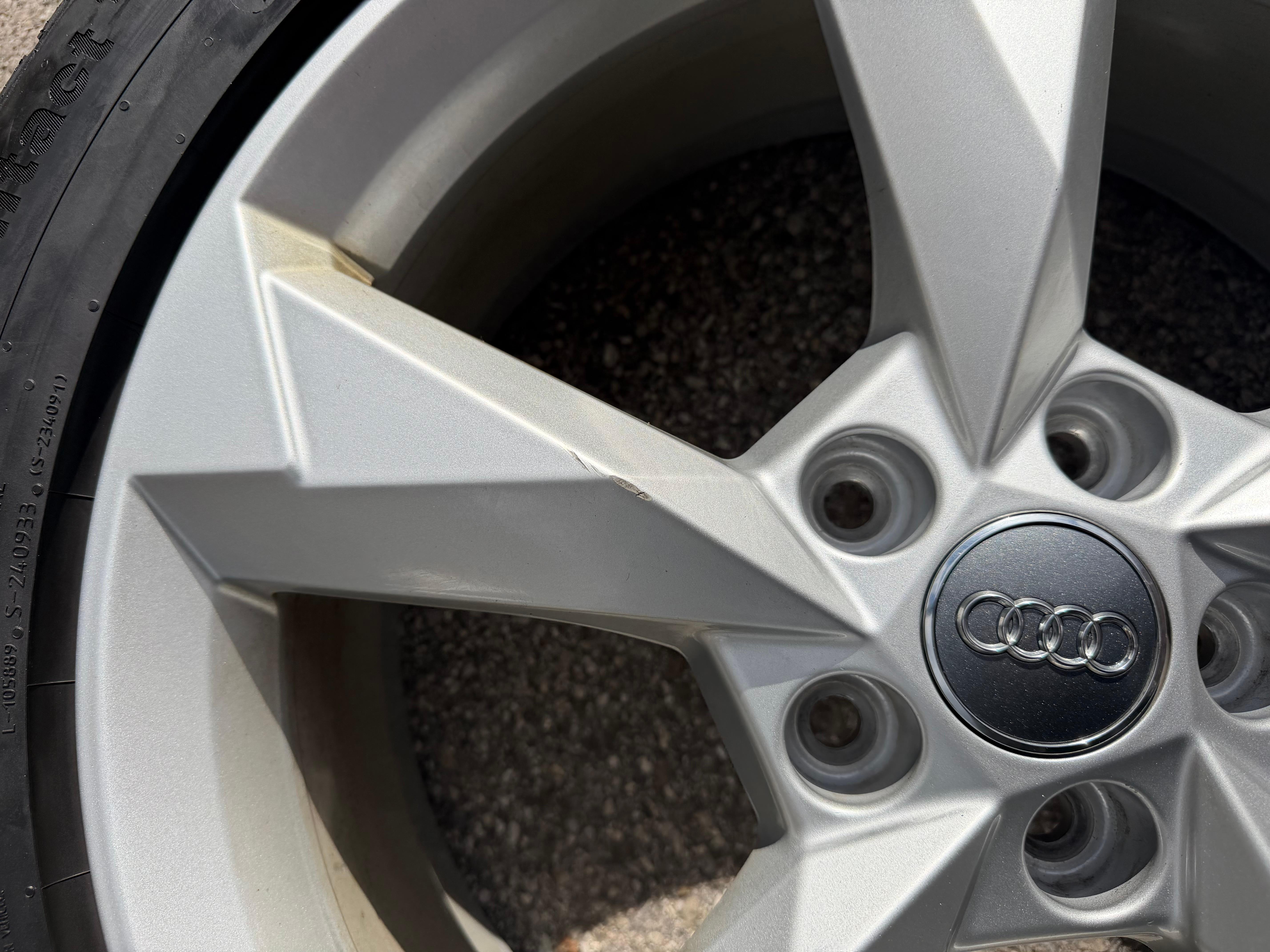 4 ruedas de invierno de aleación originales de 19" para Audi Q3 F3B 83A 83A601025N 235/50R19 99V