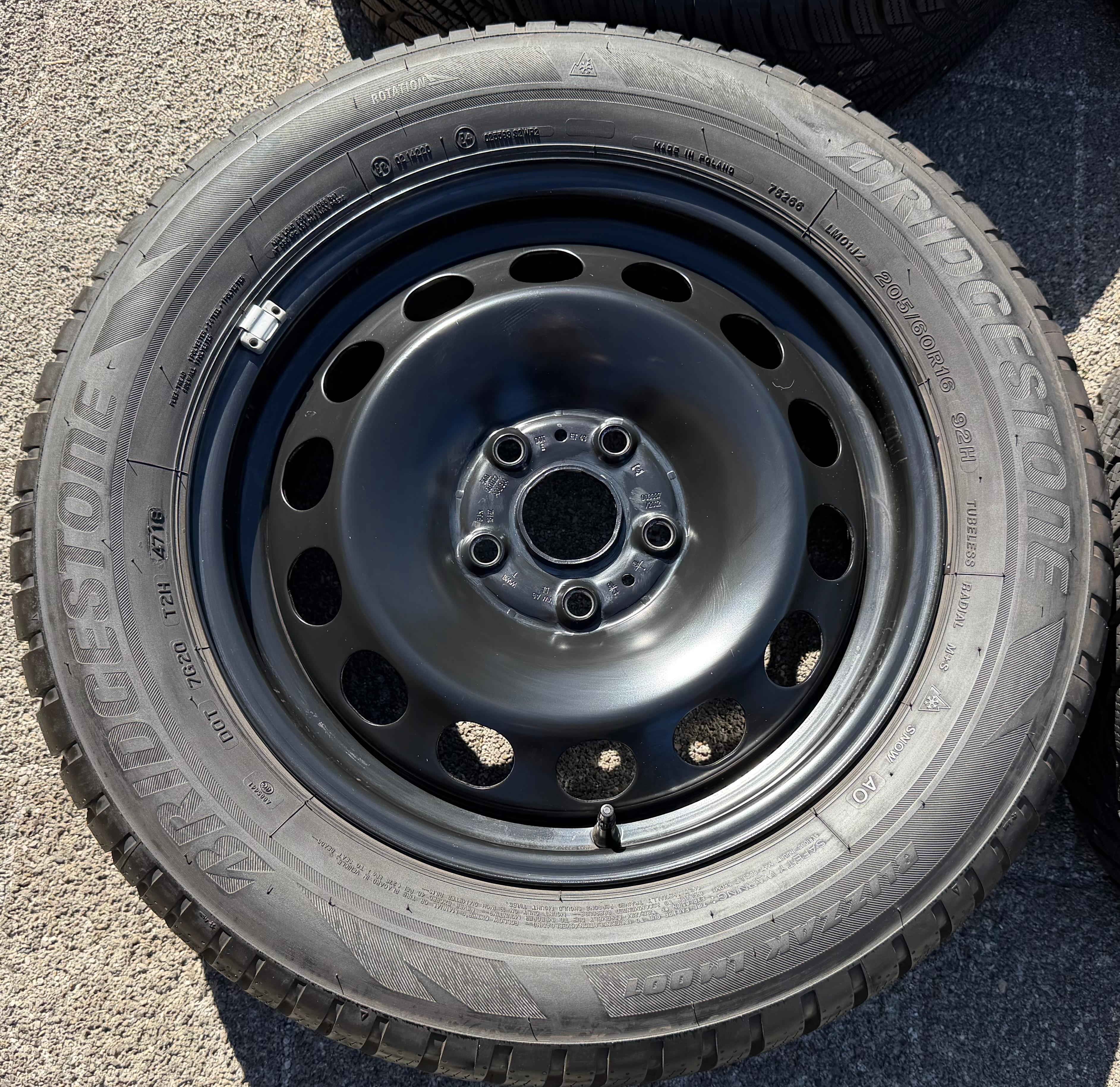 4 ruedas de invierno Audi Q2 GA VW T-Roc 205/60R16 92H Bridgestone 5Q0601027AM