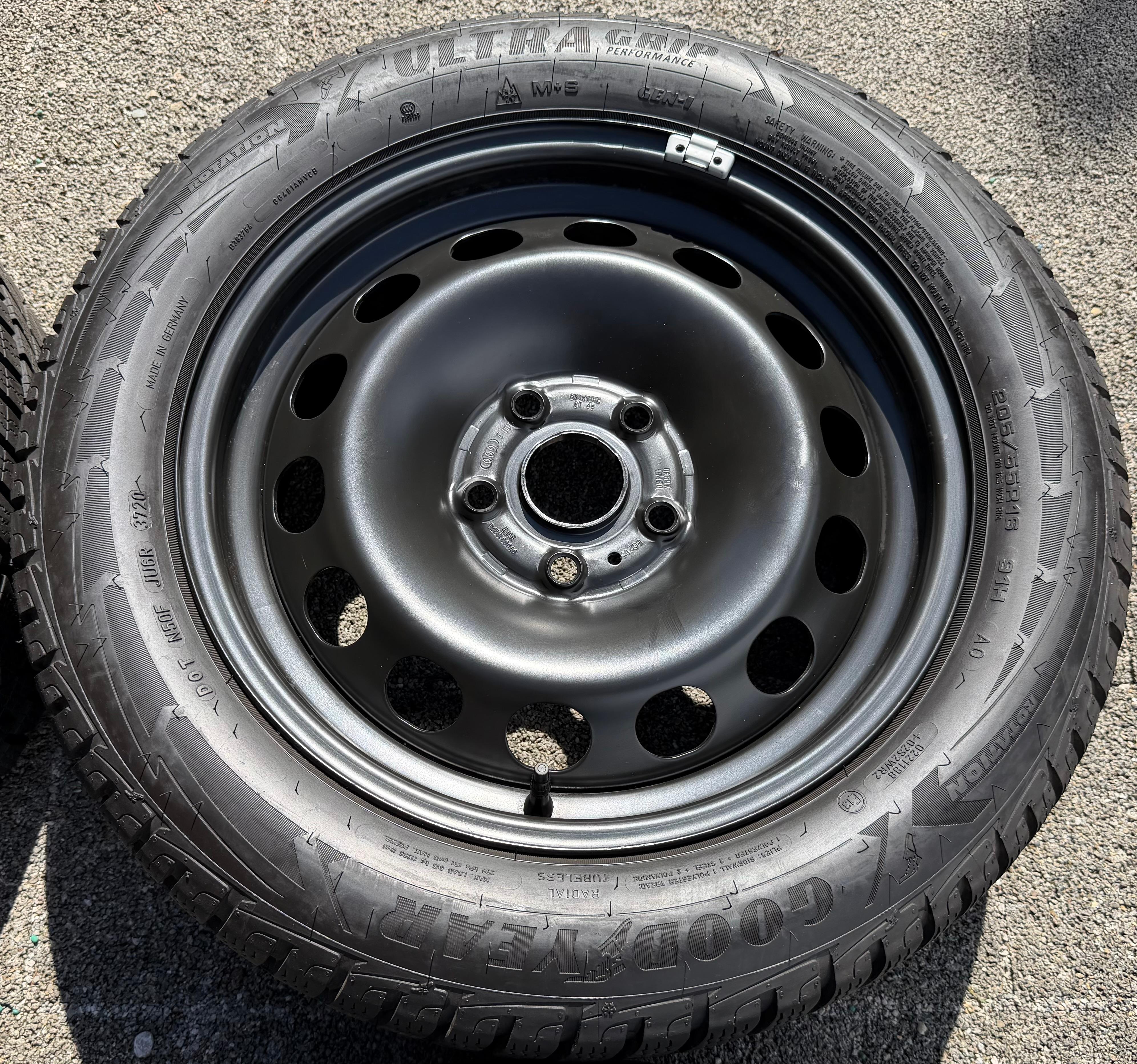 4 Winterräder Audi A3 8V Sportback Cabrio  205/55R16 91H Goodyear 8V0601027A 2020