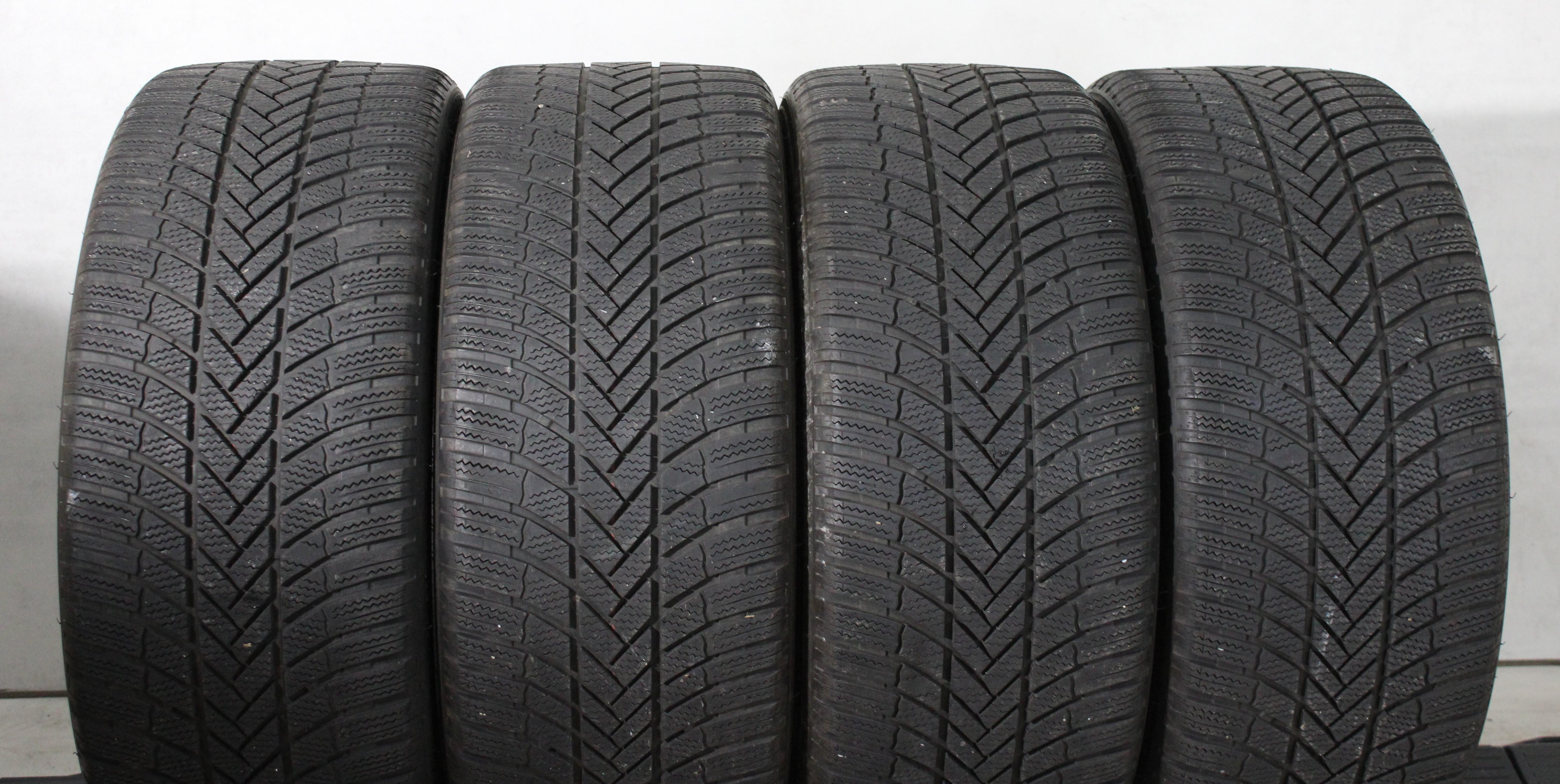 4 x 245/40R19 98V Winterreifen Bridgestone Blizzak LM005 5mm 2021
